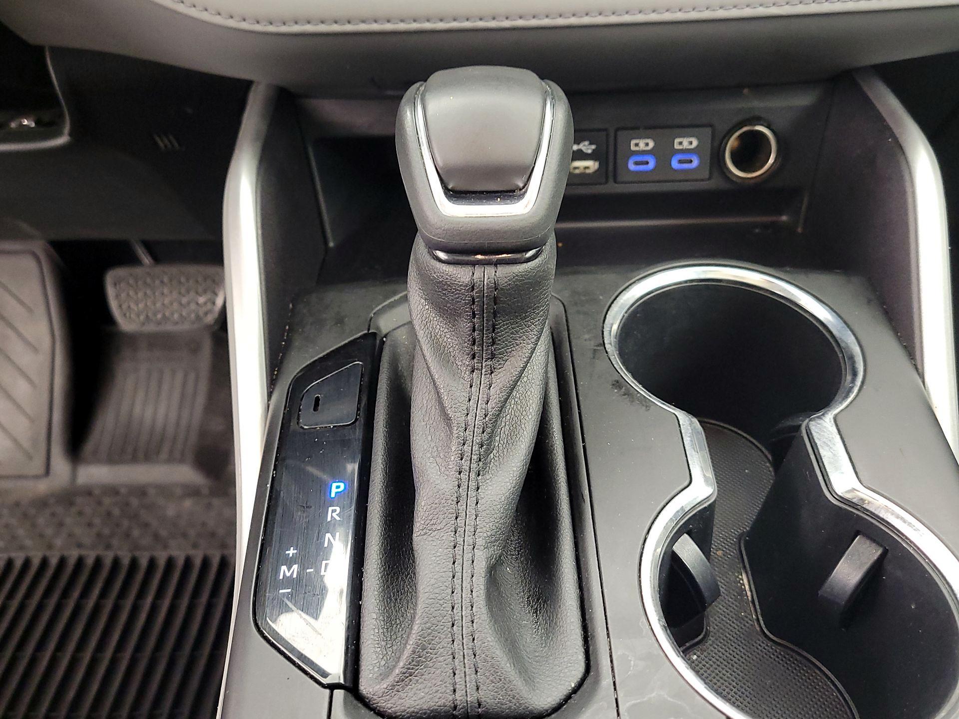 Thumbnail: 2022 Toyota Highlander - 17