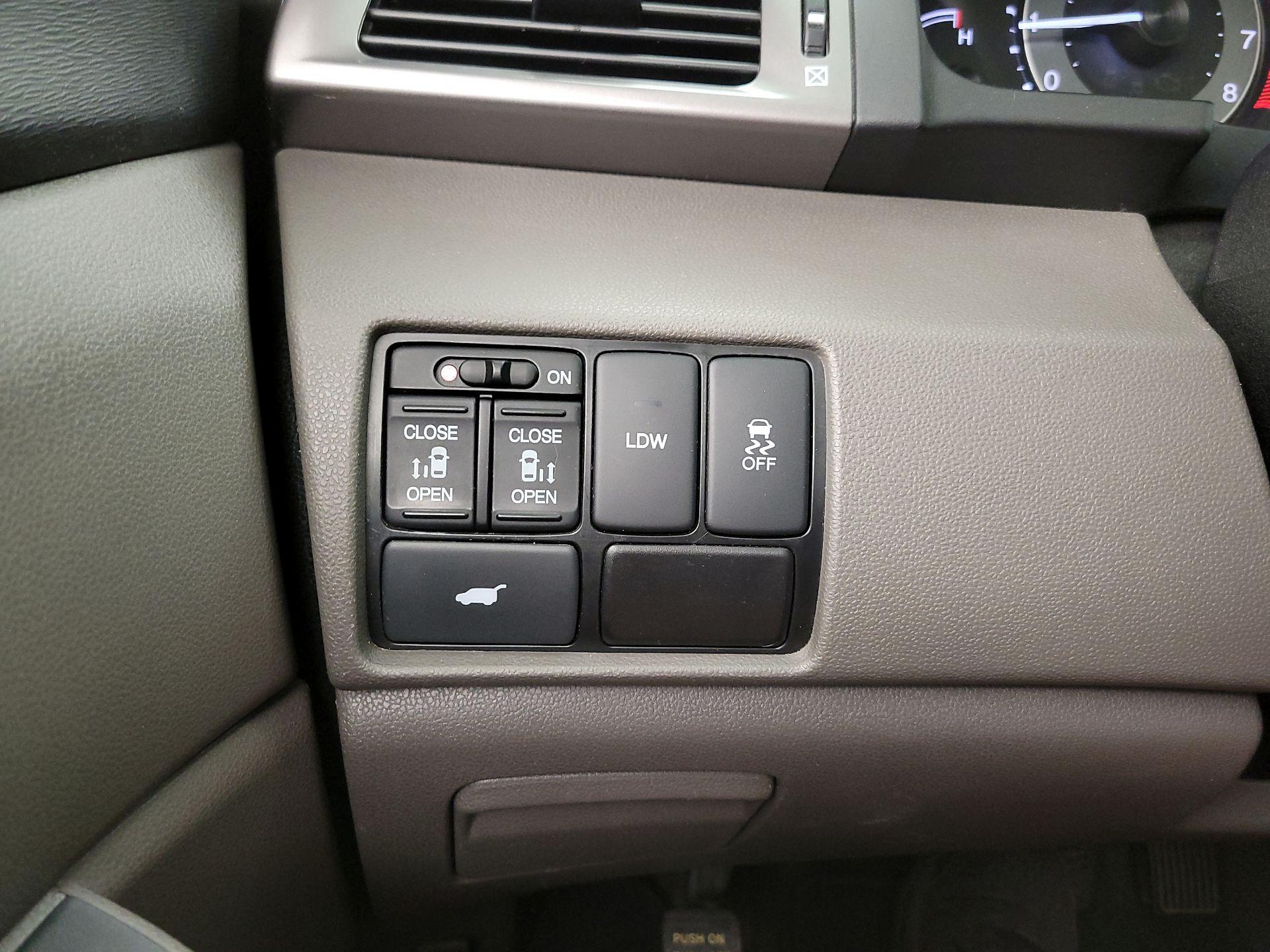 Thumbnail: 2015 Honda Odyssey - 13