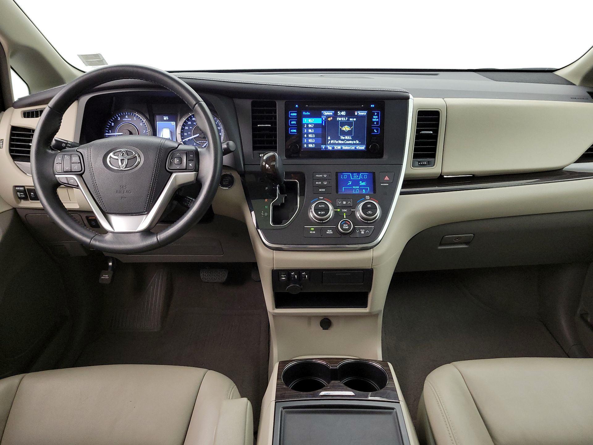 Thumbnail: 2015 Toyota Sienna - 9