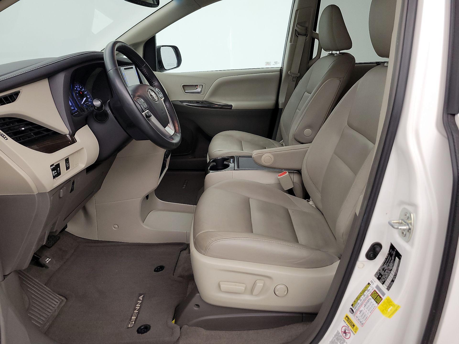 Thumbnail: 2015 Toyota Sienna - 11