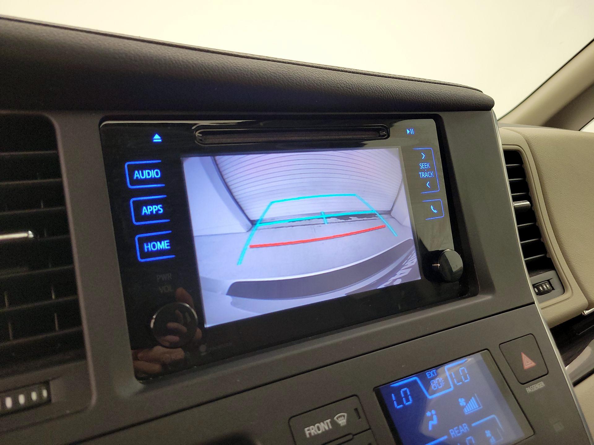 Thumbnail: 2015 Toyota Sienna - 14
