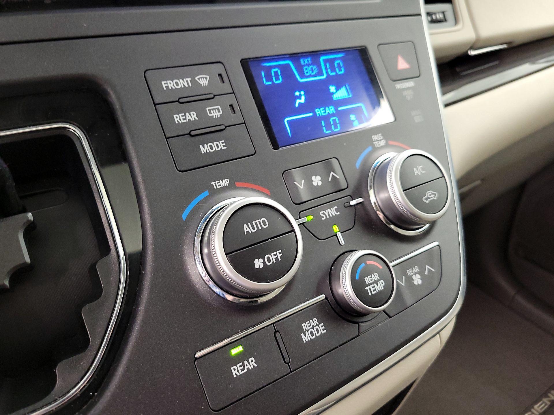 Thumbnail: 2015 Toyota Sienna - 16