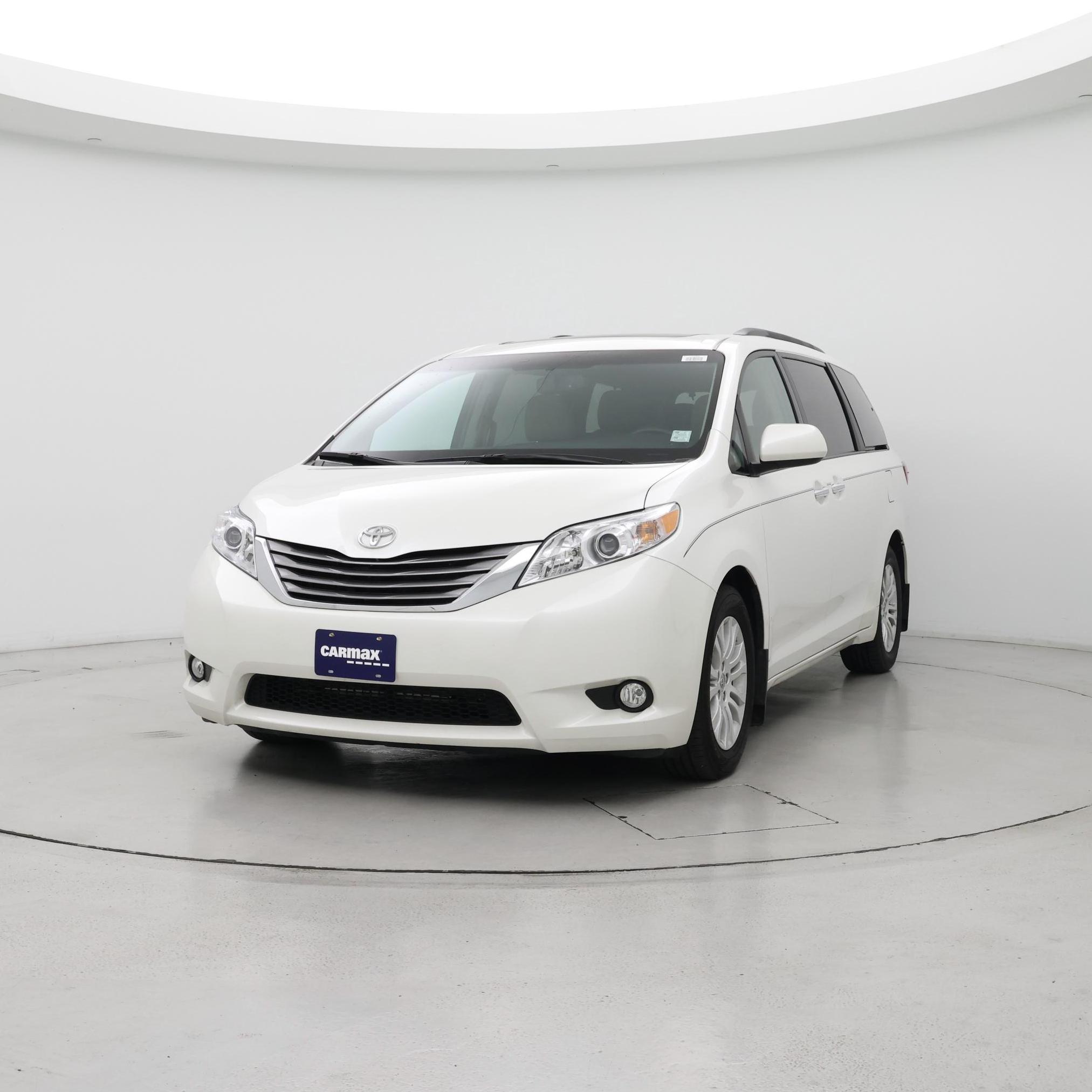 Thumbnail: 2015 Toyota Sienna - 4