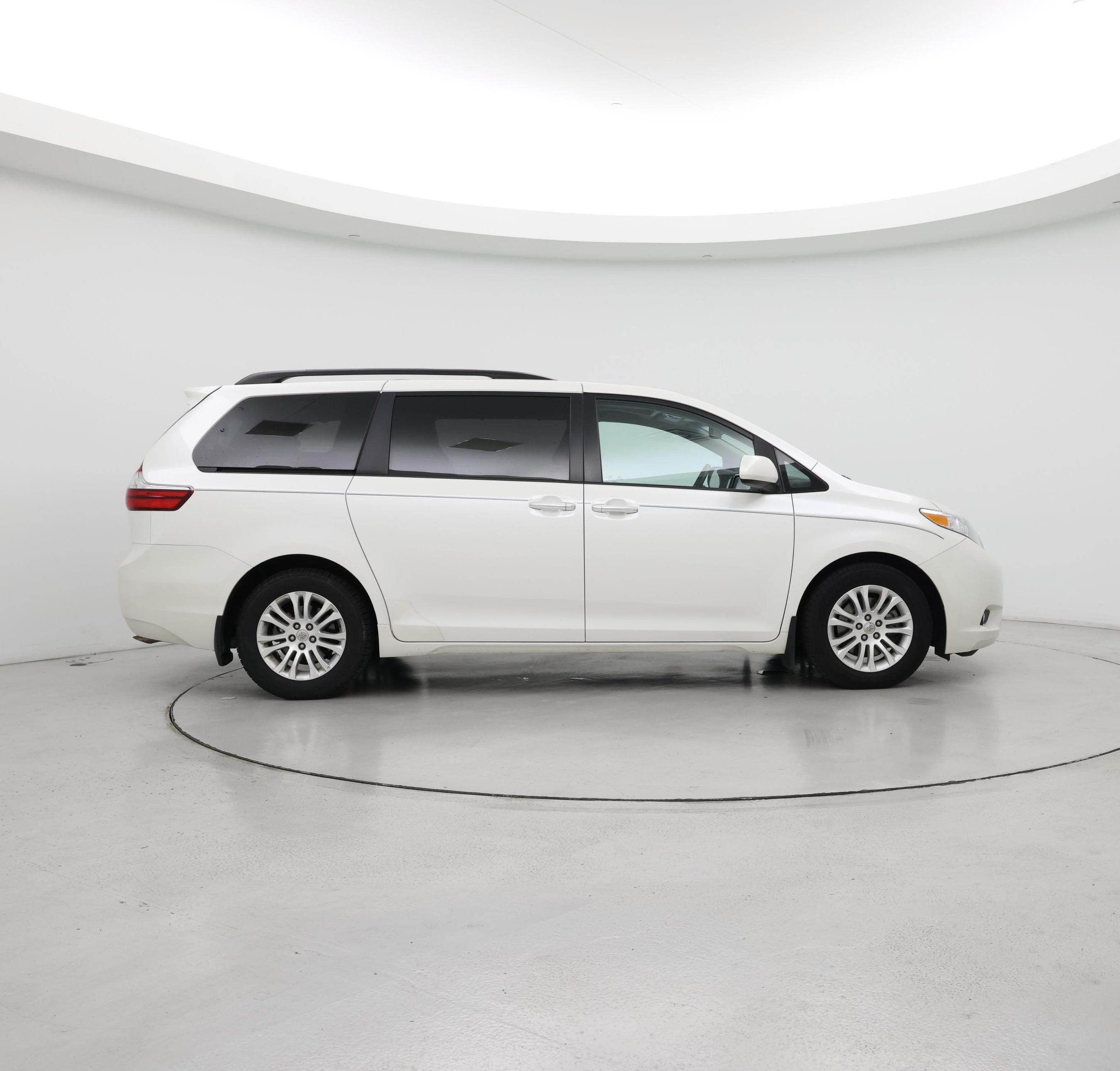 Thumbnail: 2015 Toyota Sienna - 7