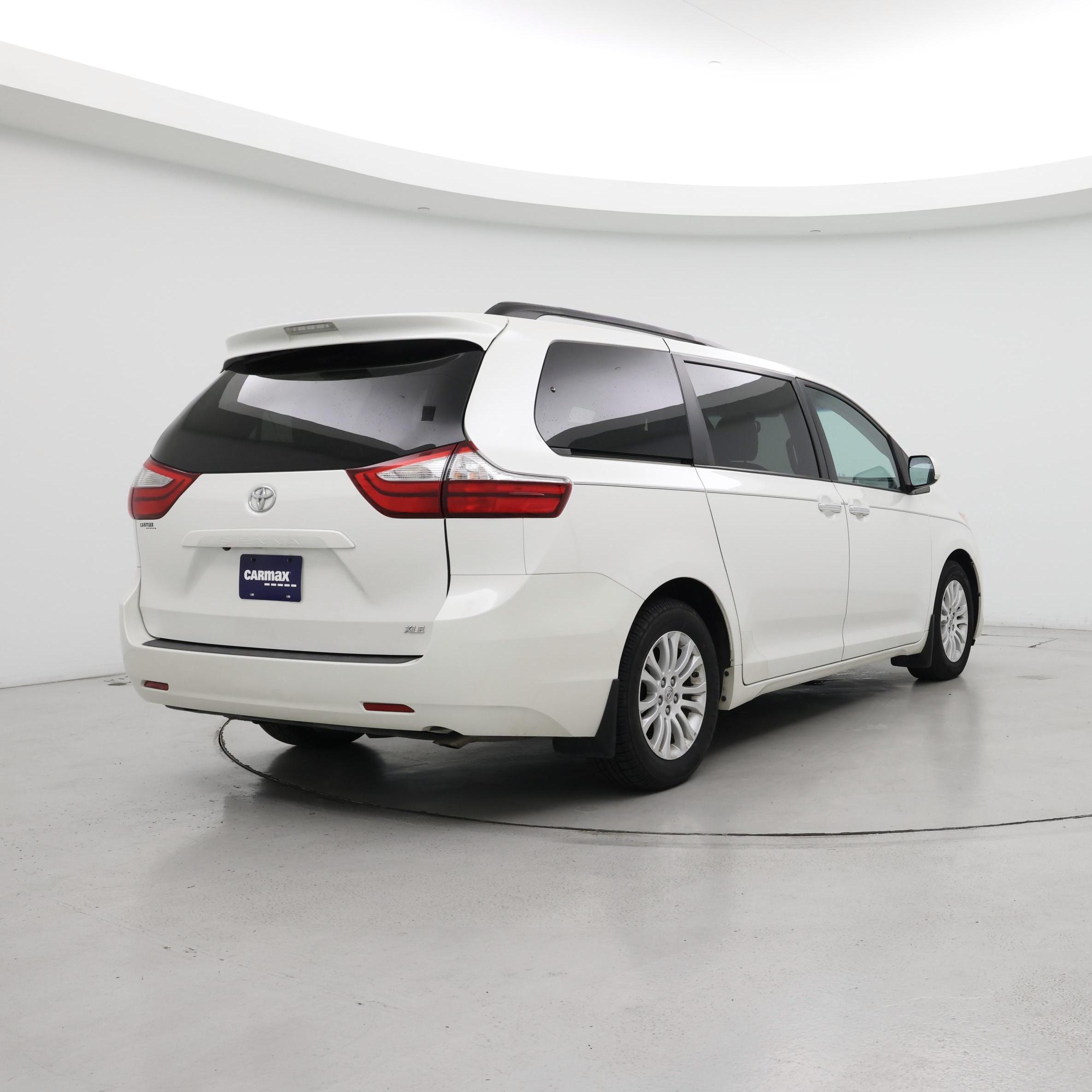 Thumbnail: 2015 Toyota Sienna - 8