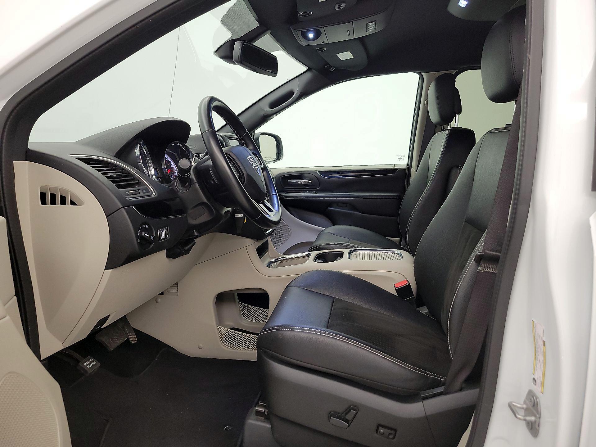 Thumbnail: 2020 Dodge Grand Caravan - 11
