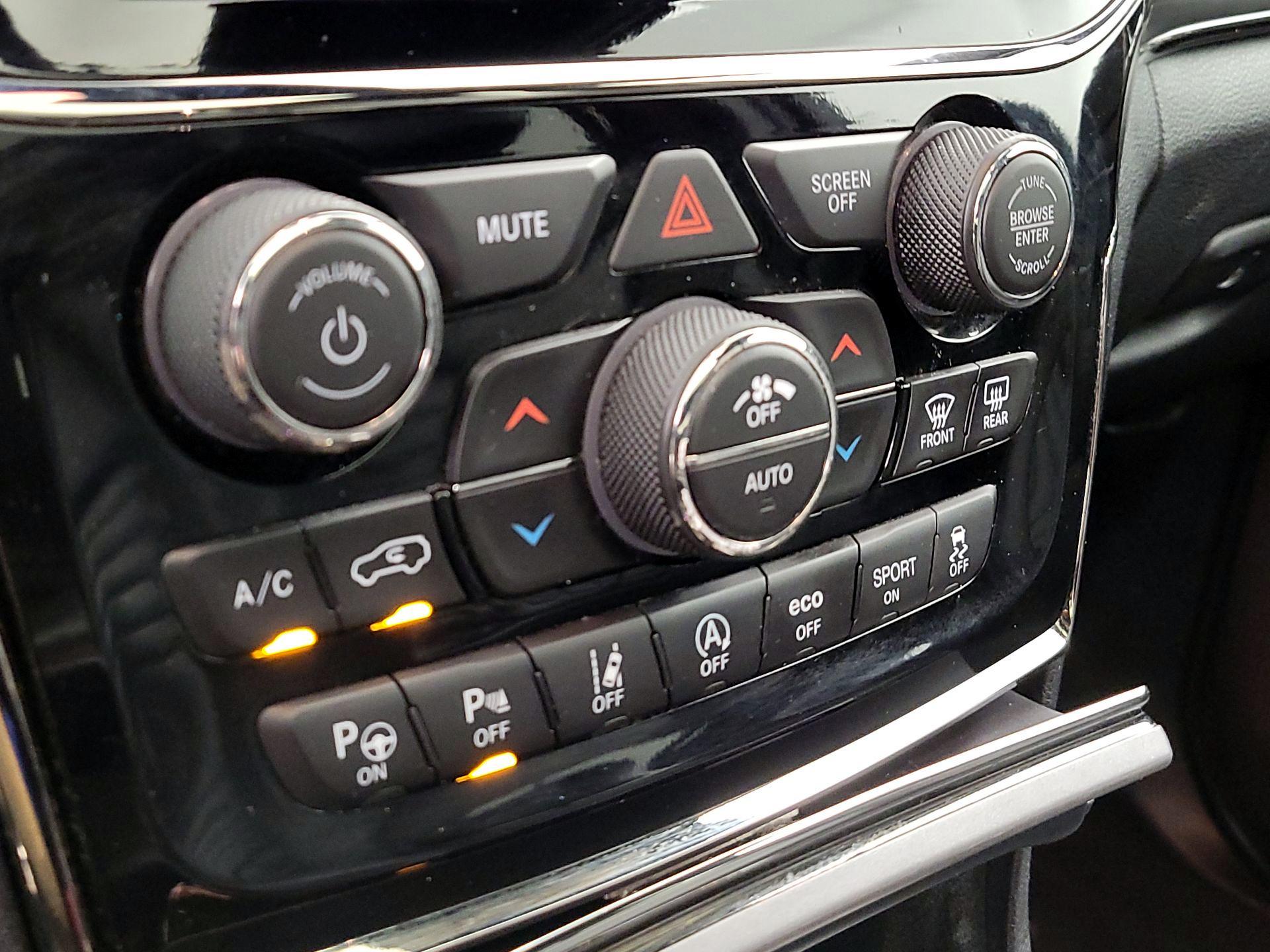 Thumbnail: 2020 Jeep Grand Cherokee - 17