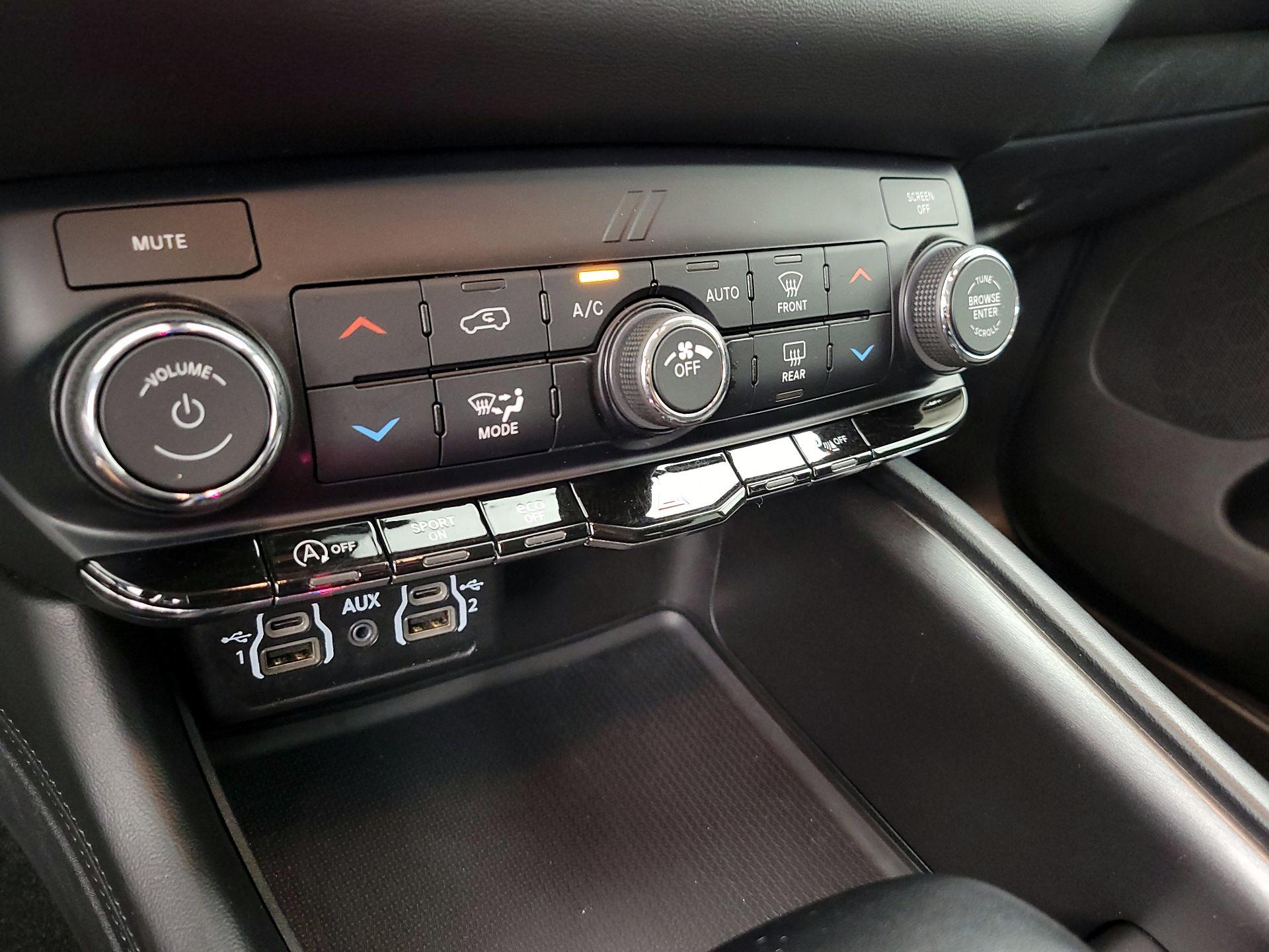 Thumbnail: 2022 Dodge Durango - 16