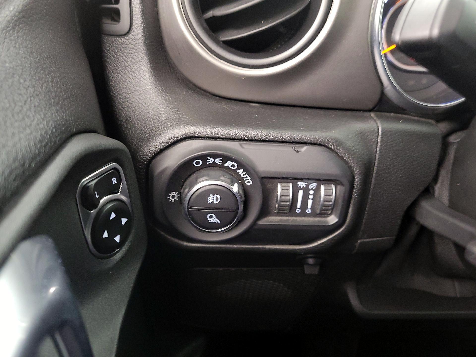 Thumbnail: 2021 Jeep Gladiator - 13