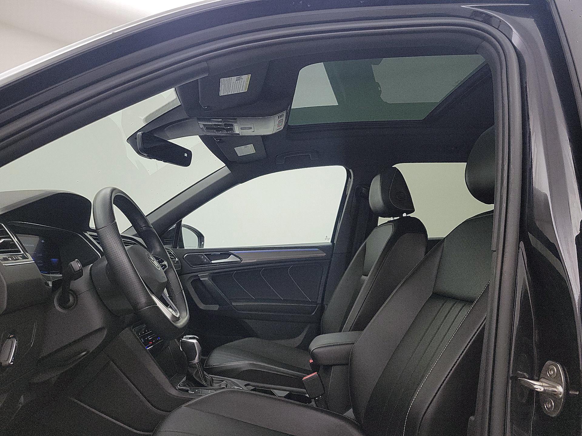 Thumbnail: 2022 Volkswagen Tiguan - 19