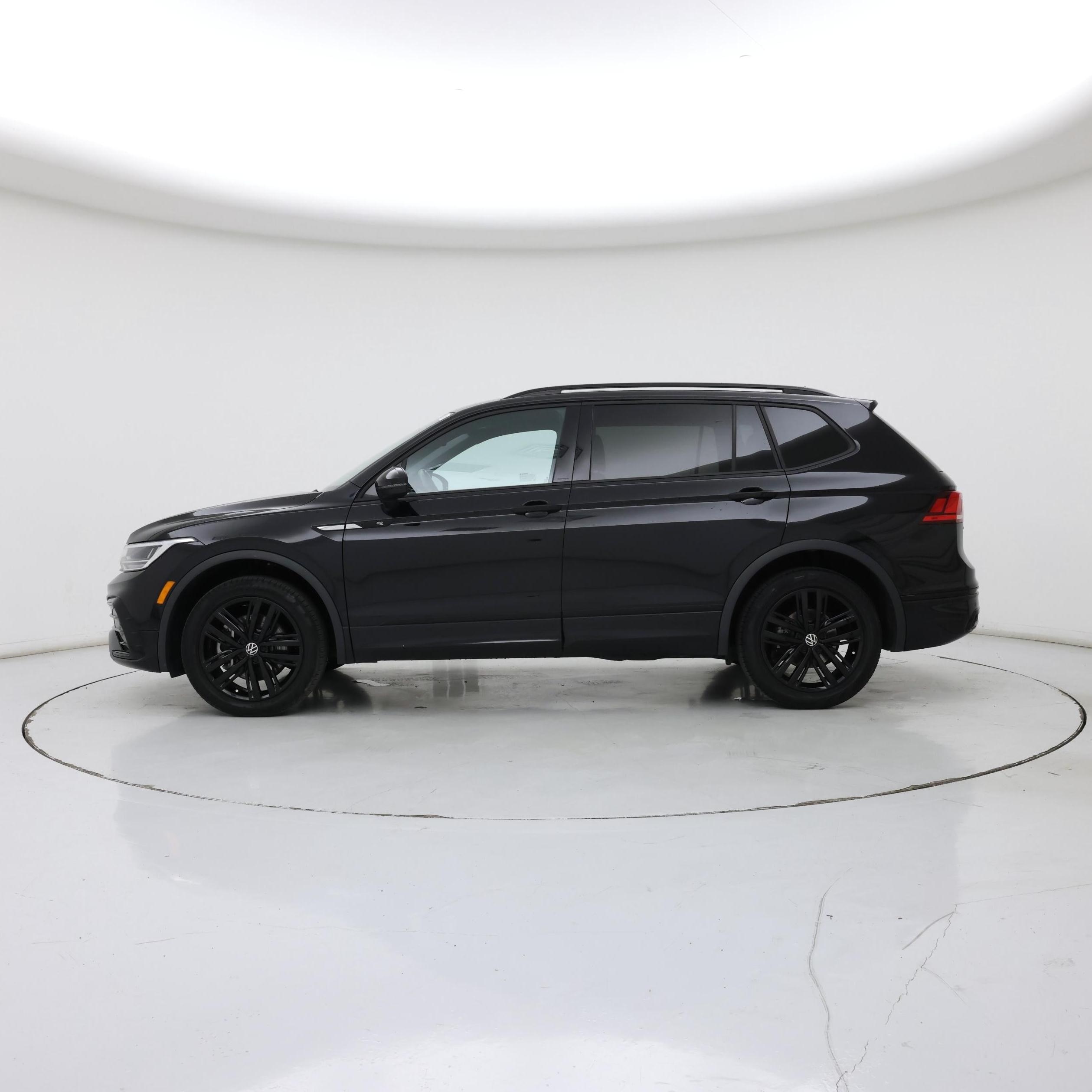 Thumbnail: 2022 Volkswagen Tiguan - 3