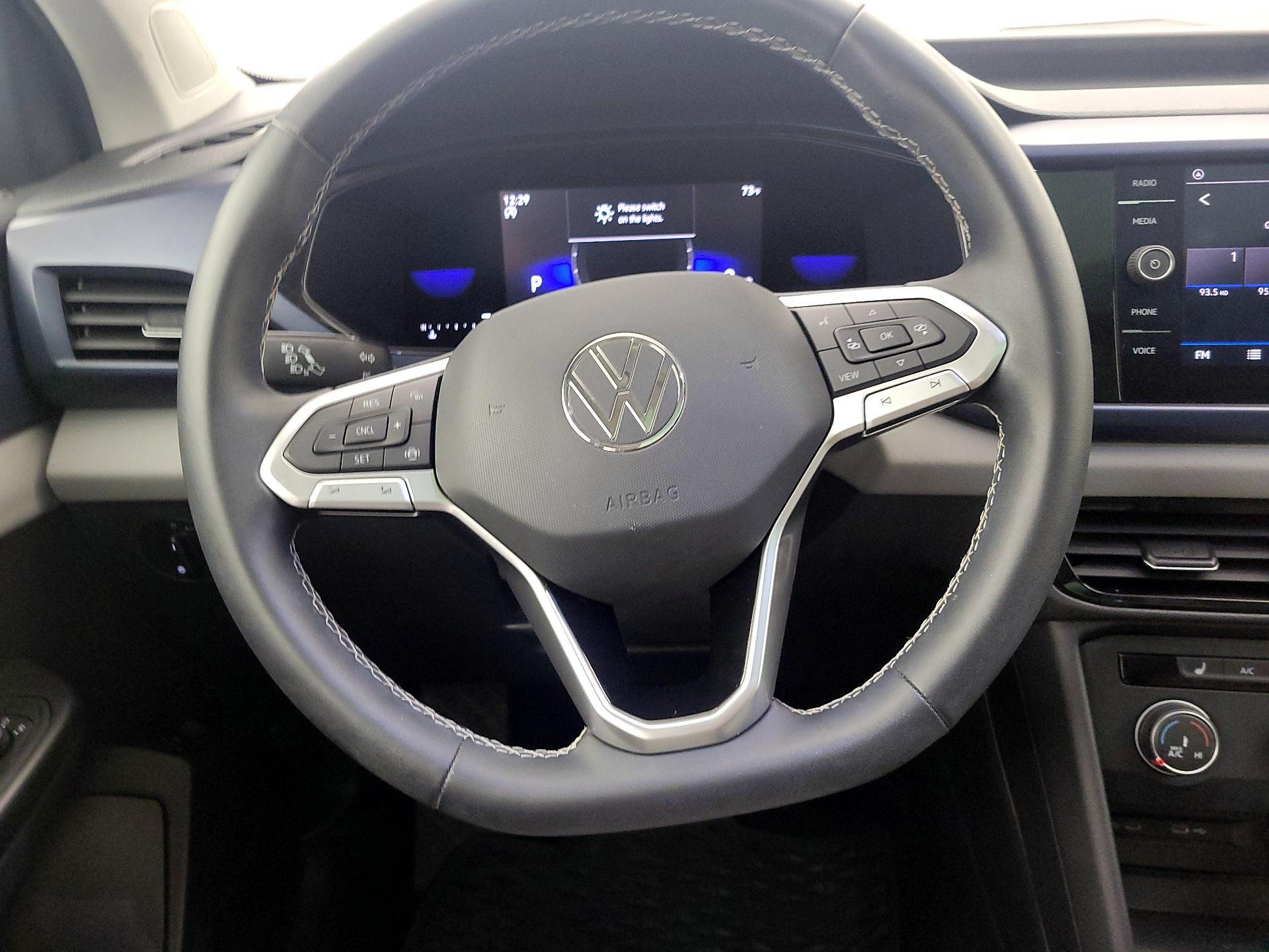 Thumbnail: 2022 Volkswagen Taos - 10