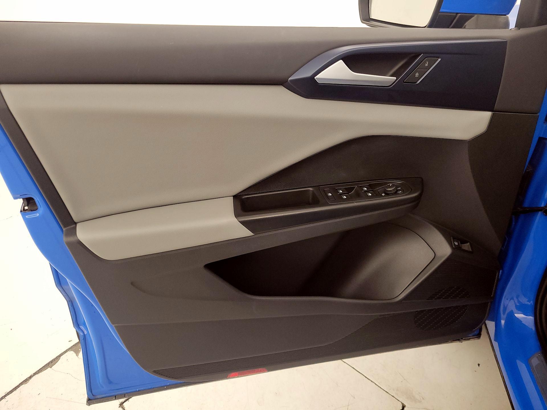 Thumbnail: 2022 Volkswagen Taos - 12