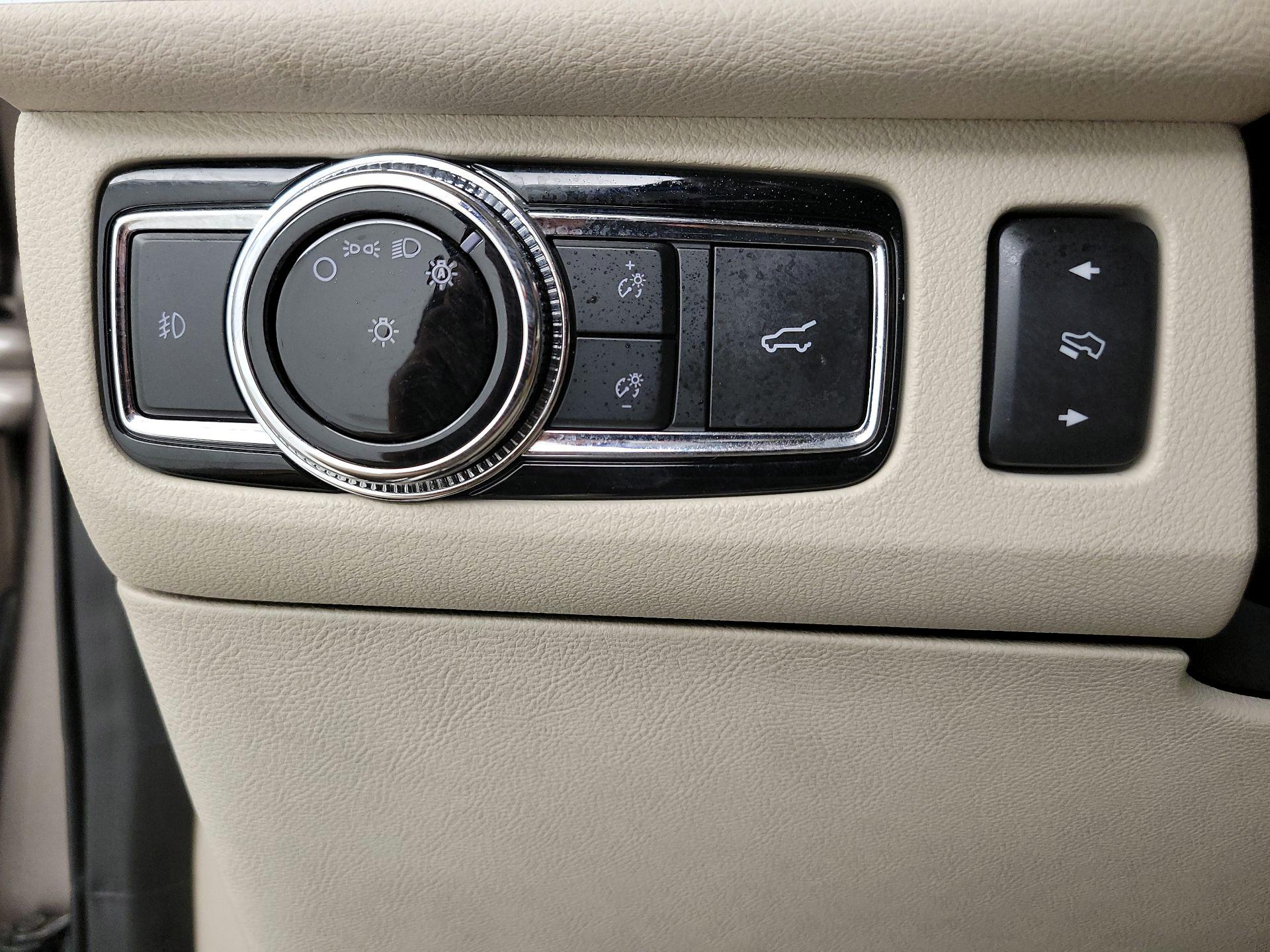 Thumbnail: 2019 Lincoln Navigator - 13