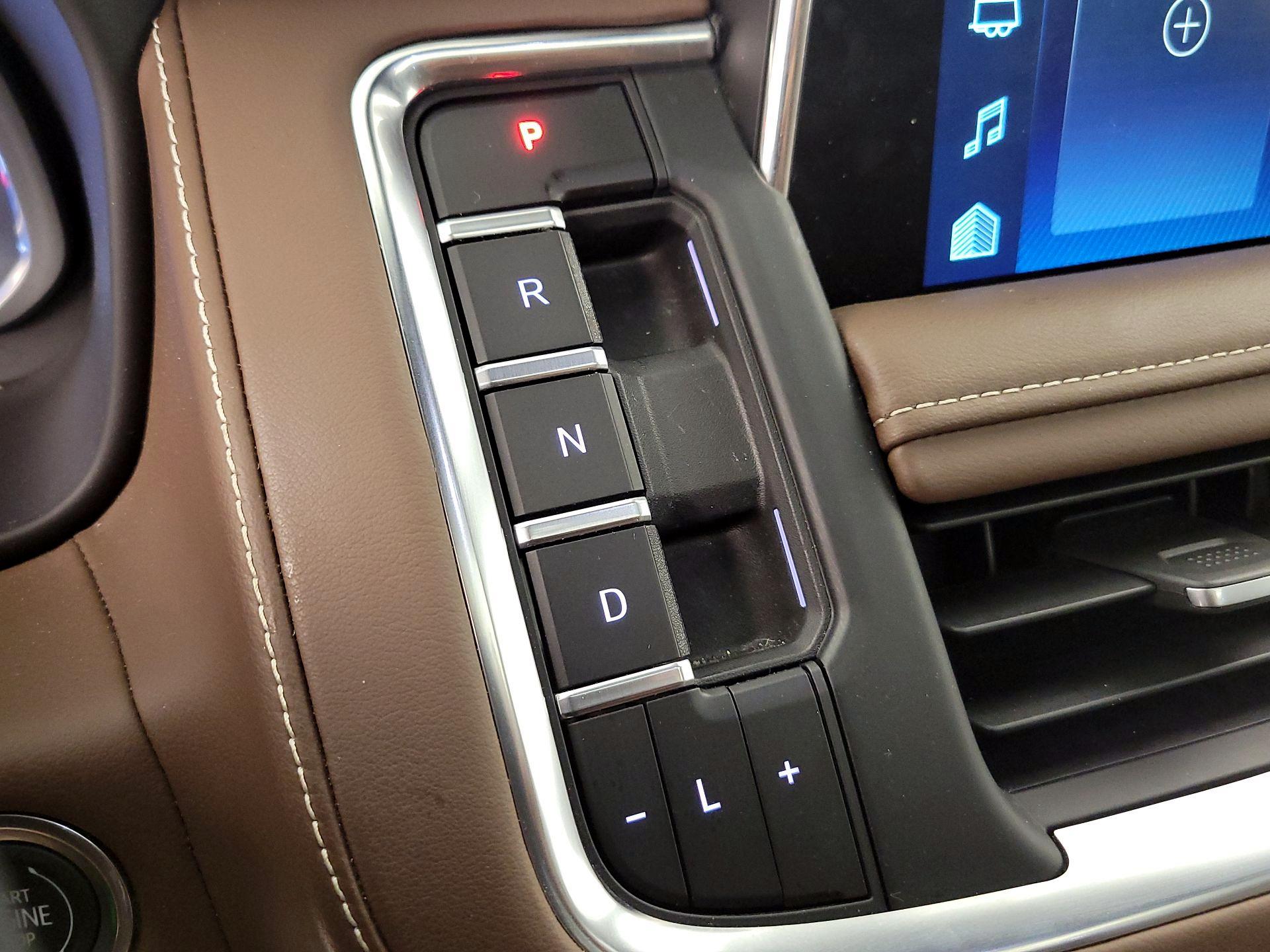 Thumbnail: 2023 Chevrolet Suburban - 17