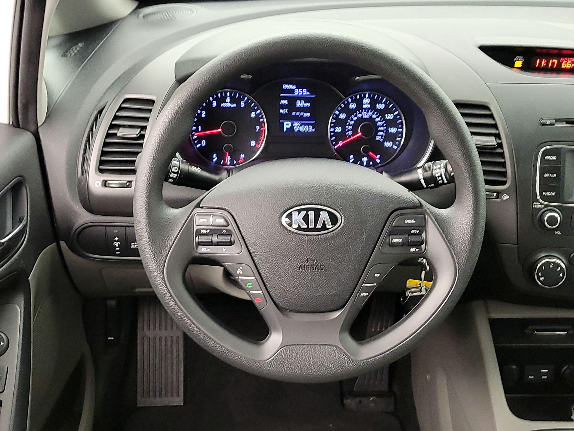 Thumbnail: 2016 Kia Forte - 10
