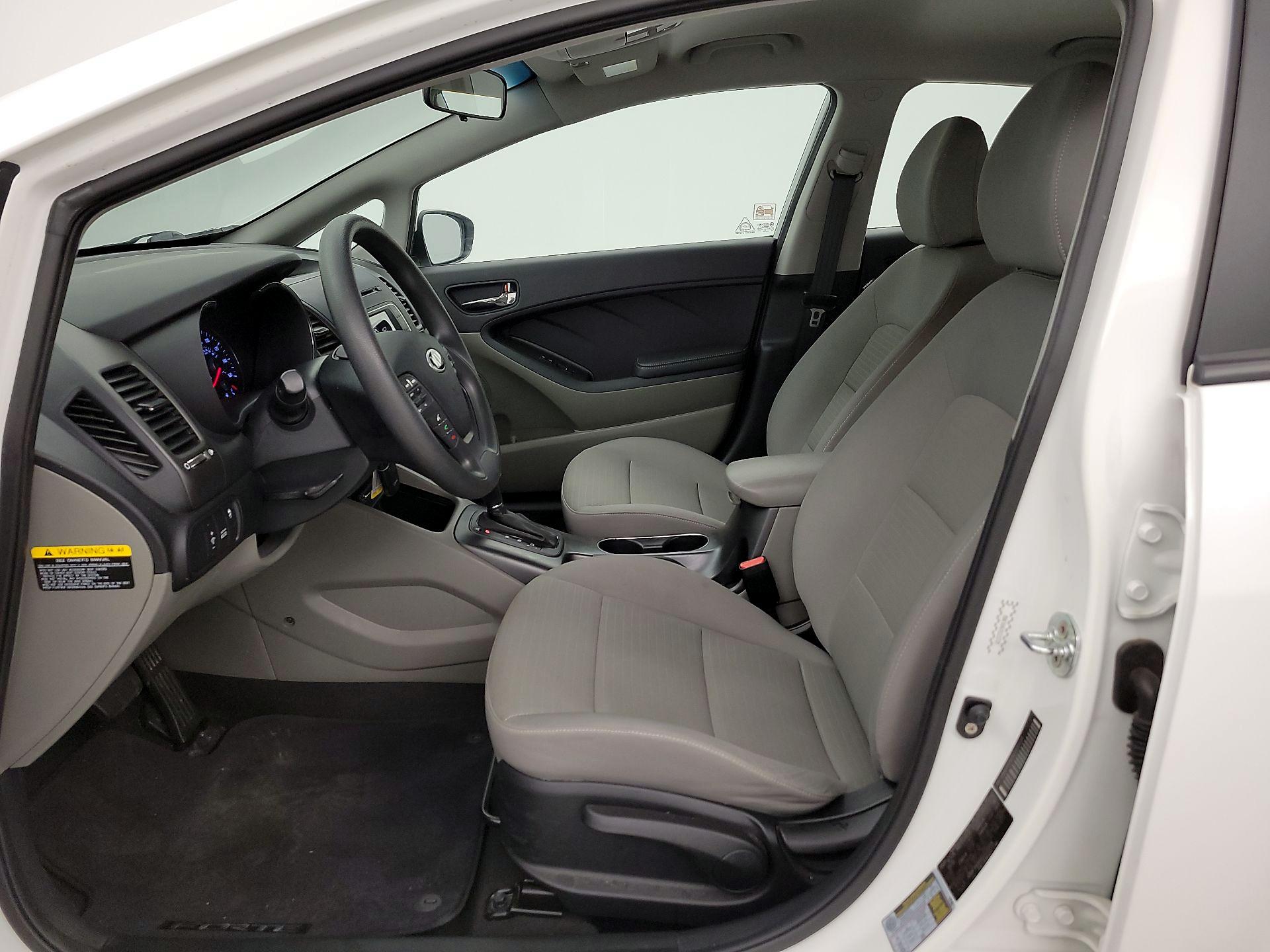 Thumbnail: 2016 Kia Forte - 11