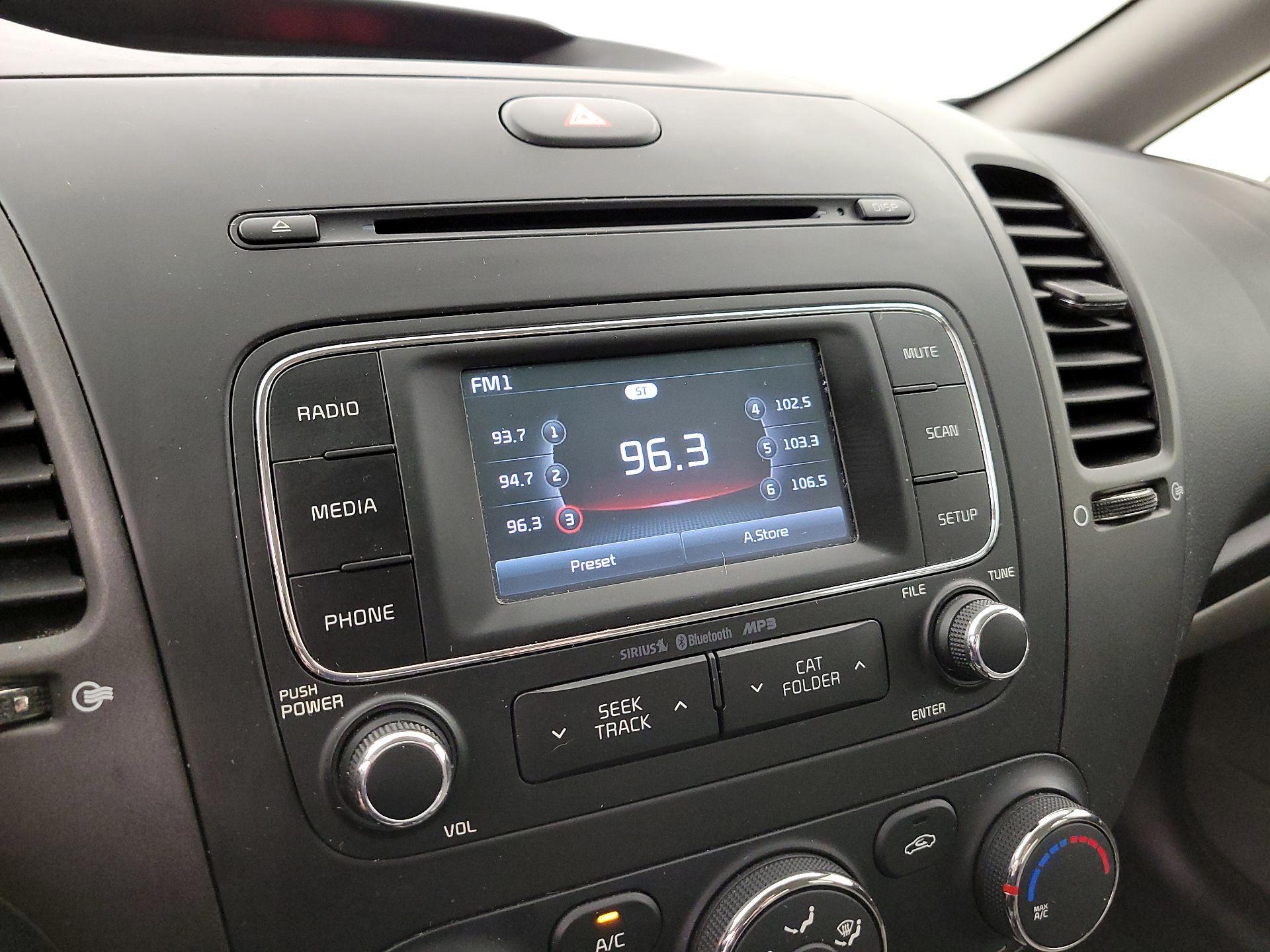 Thumbnail: 2016 Kia Forte - 15