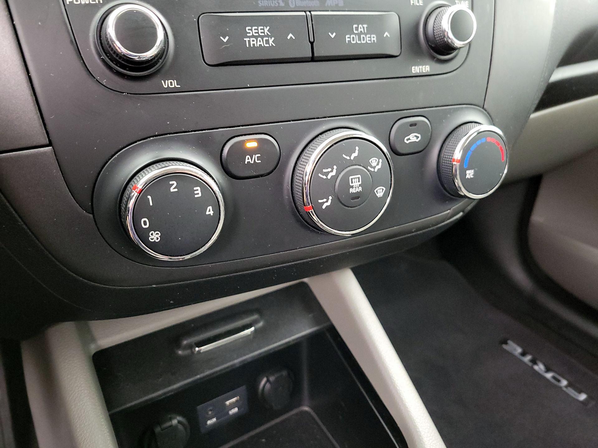 Thumbnail: 2016 Kia Forte - 16