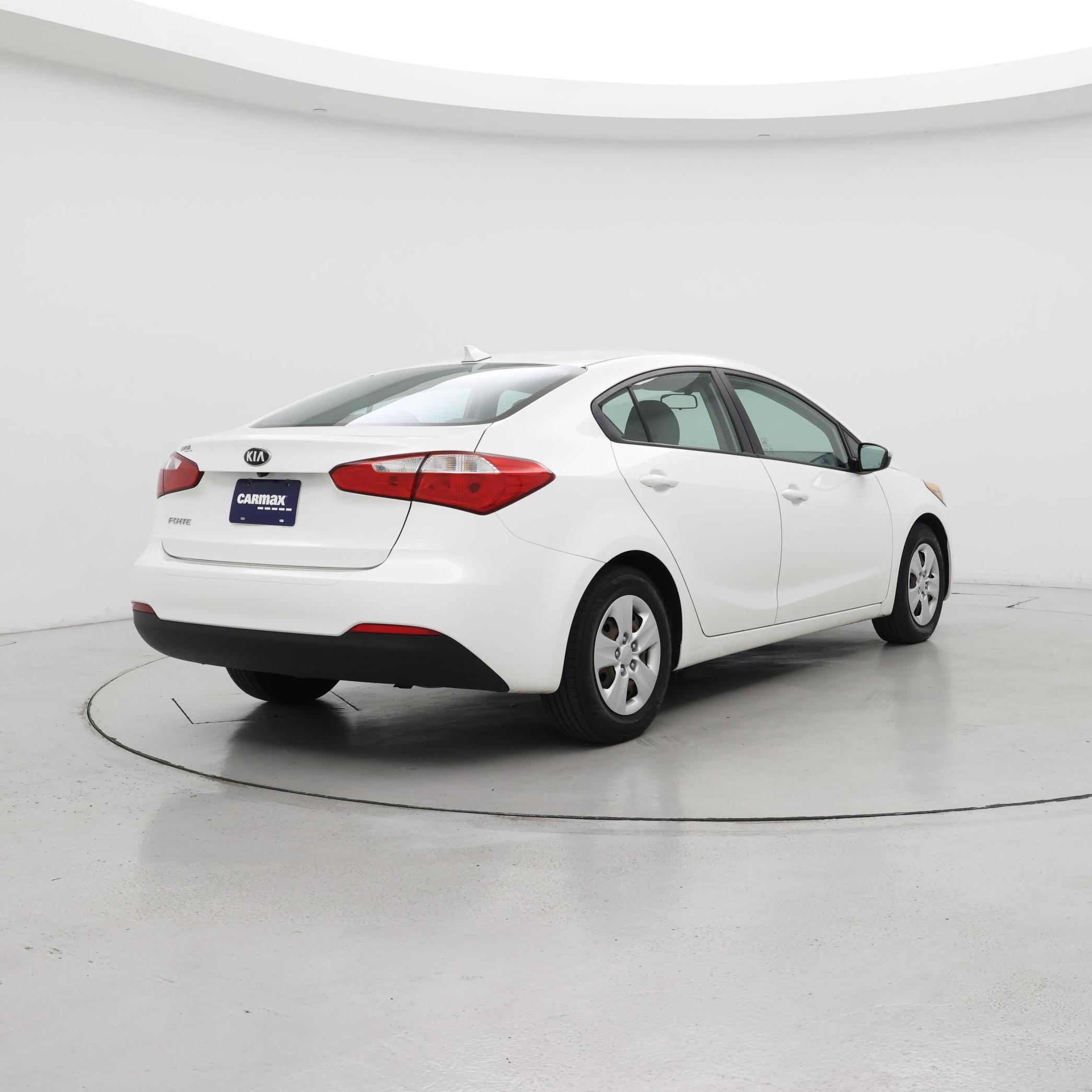 Thumbnail: 2016 Kia Forte - 8