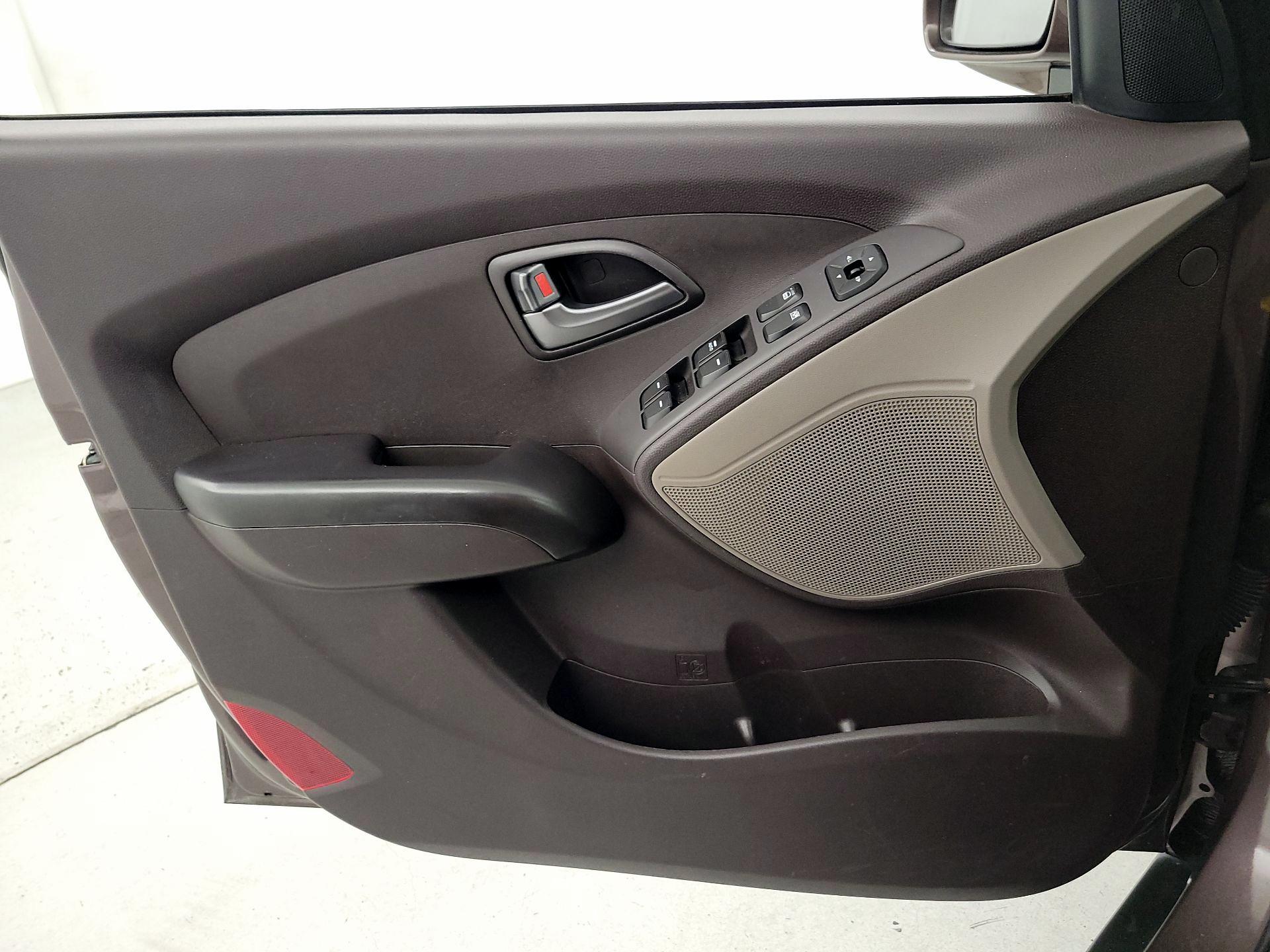 Thumbnail: 2015 Hyundai Tucson - 12