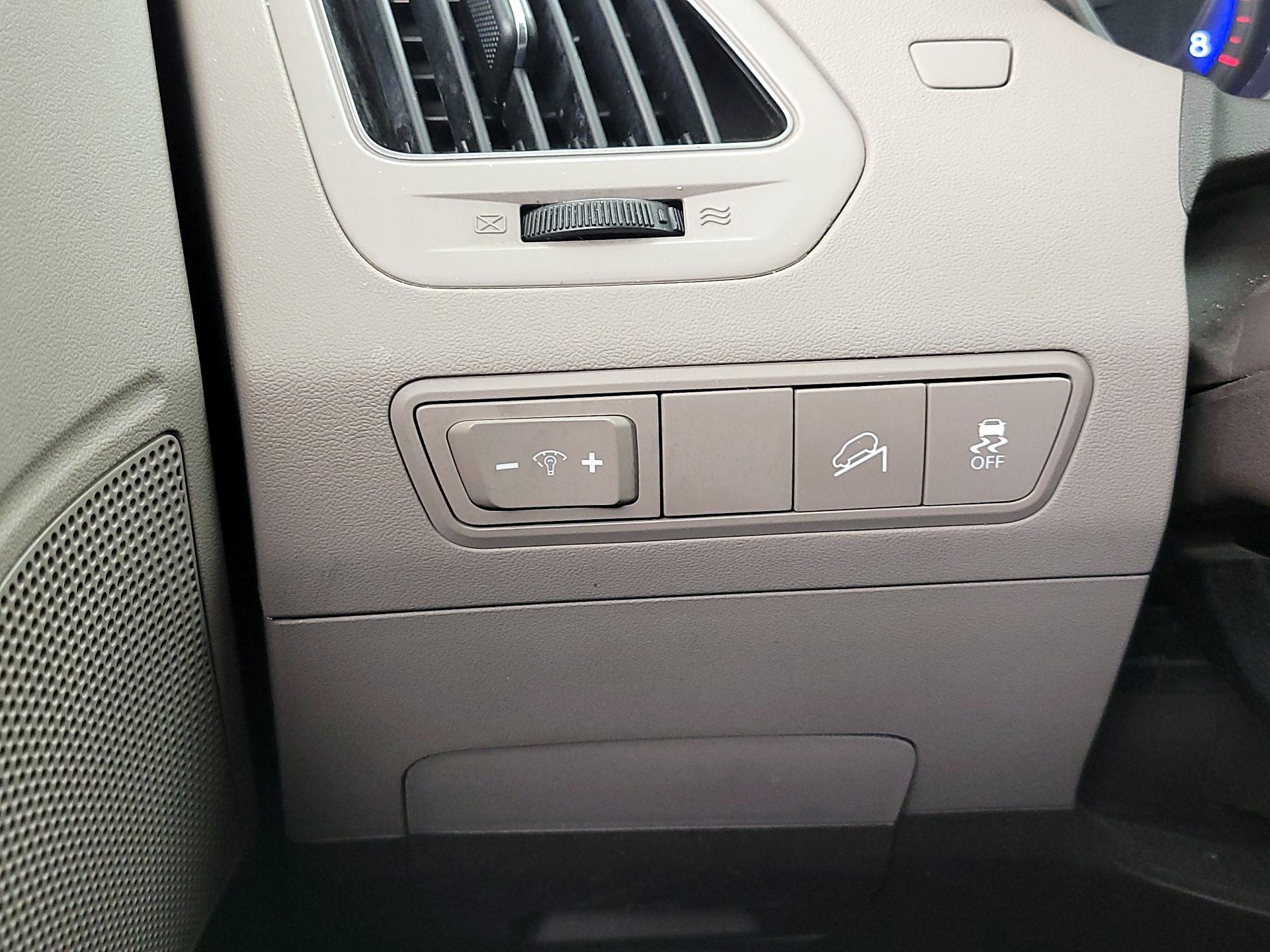 Thumbnail: 2015 Hyundai Tucson - 13