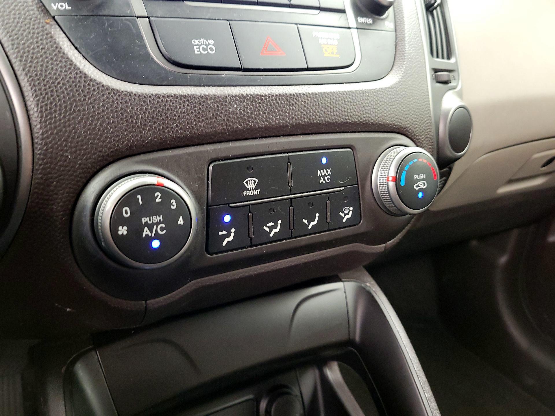 Thumbnail: 2015 Hyundai Tucson - 15