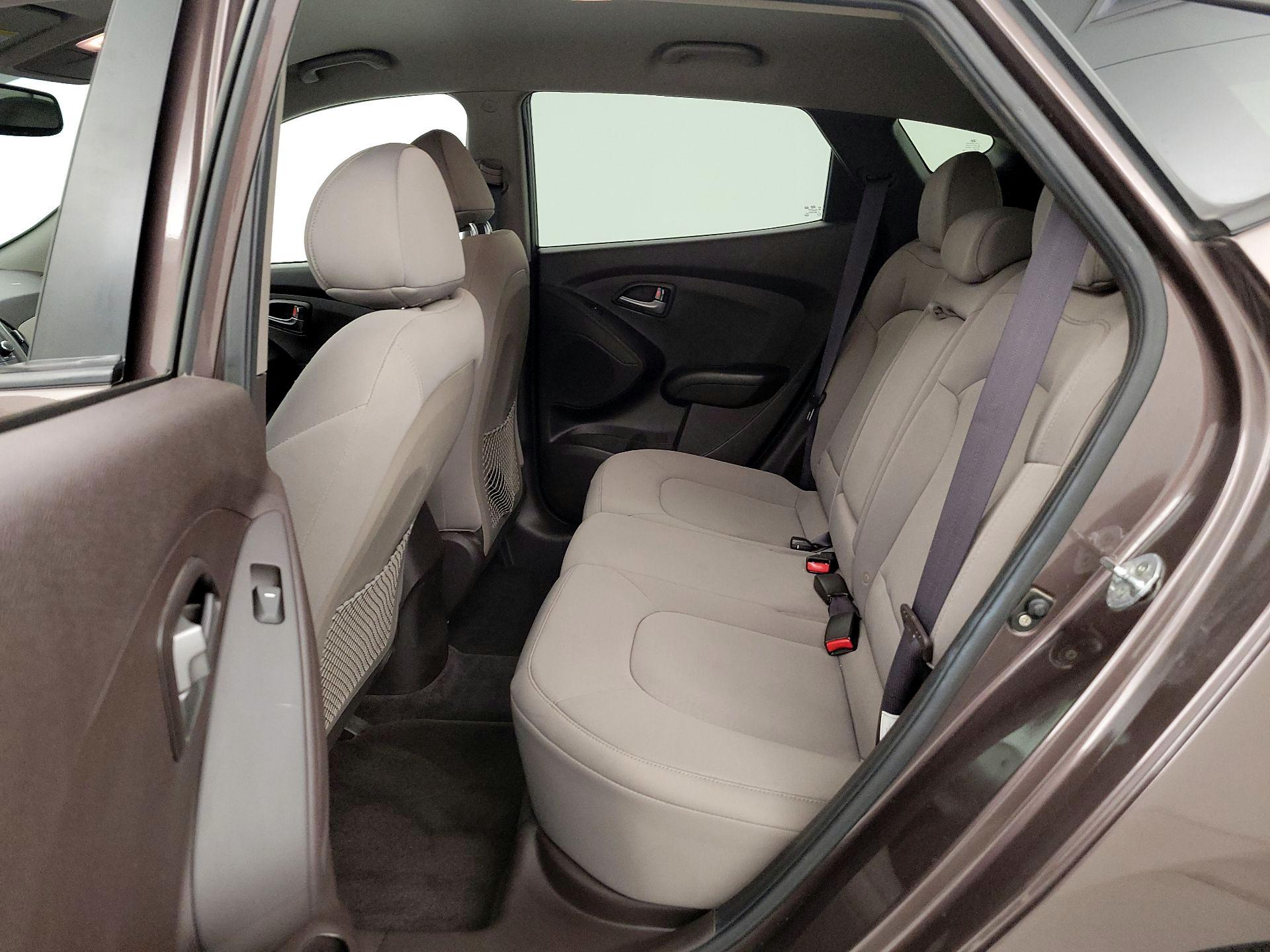 Thumbnail: 2015 Hyundai Tucson - 18