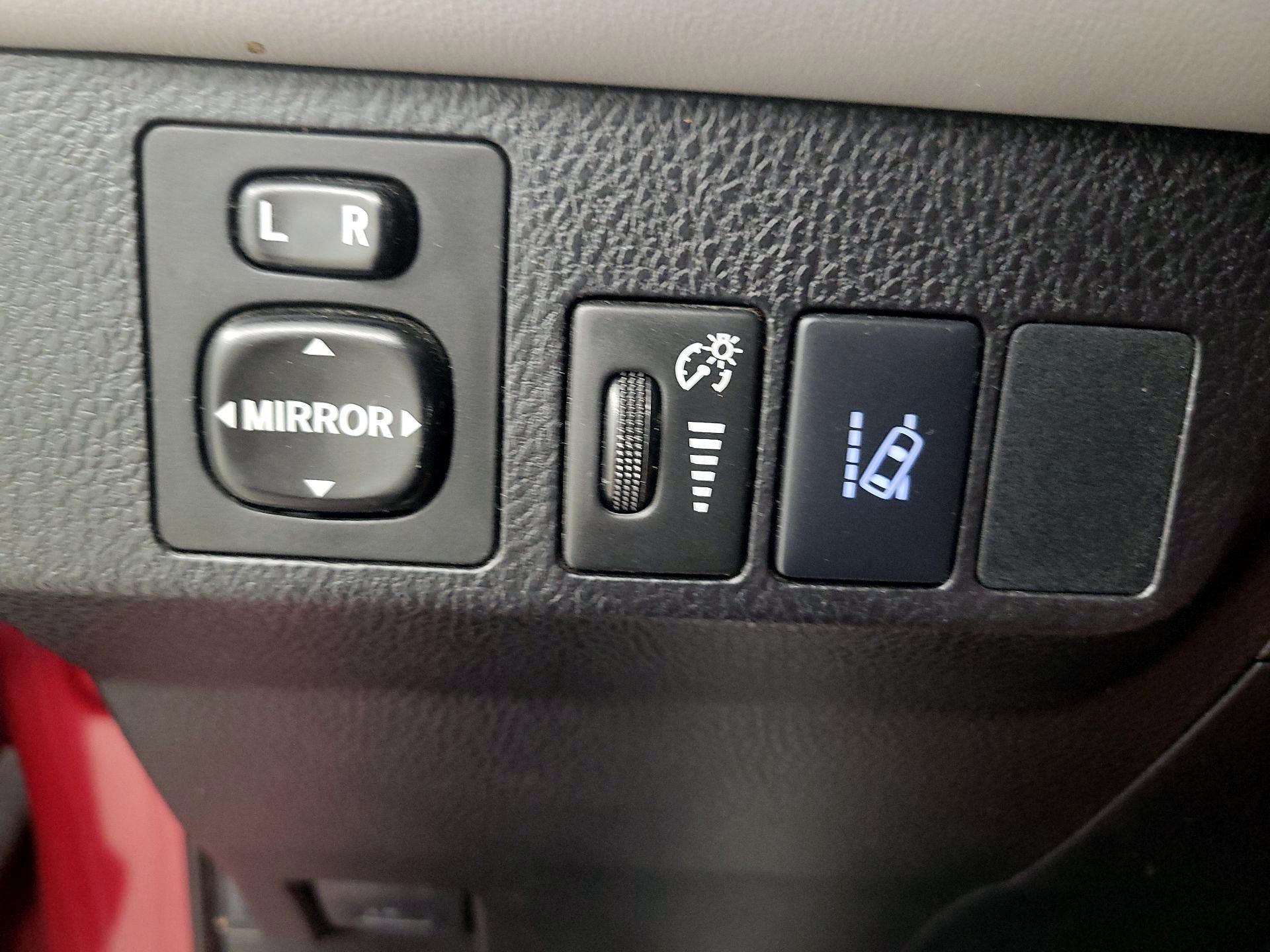 Thumbnail: 2018 Toyota RAV4 - 13