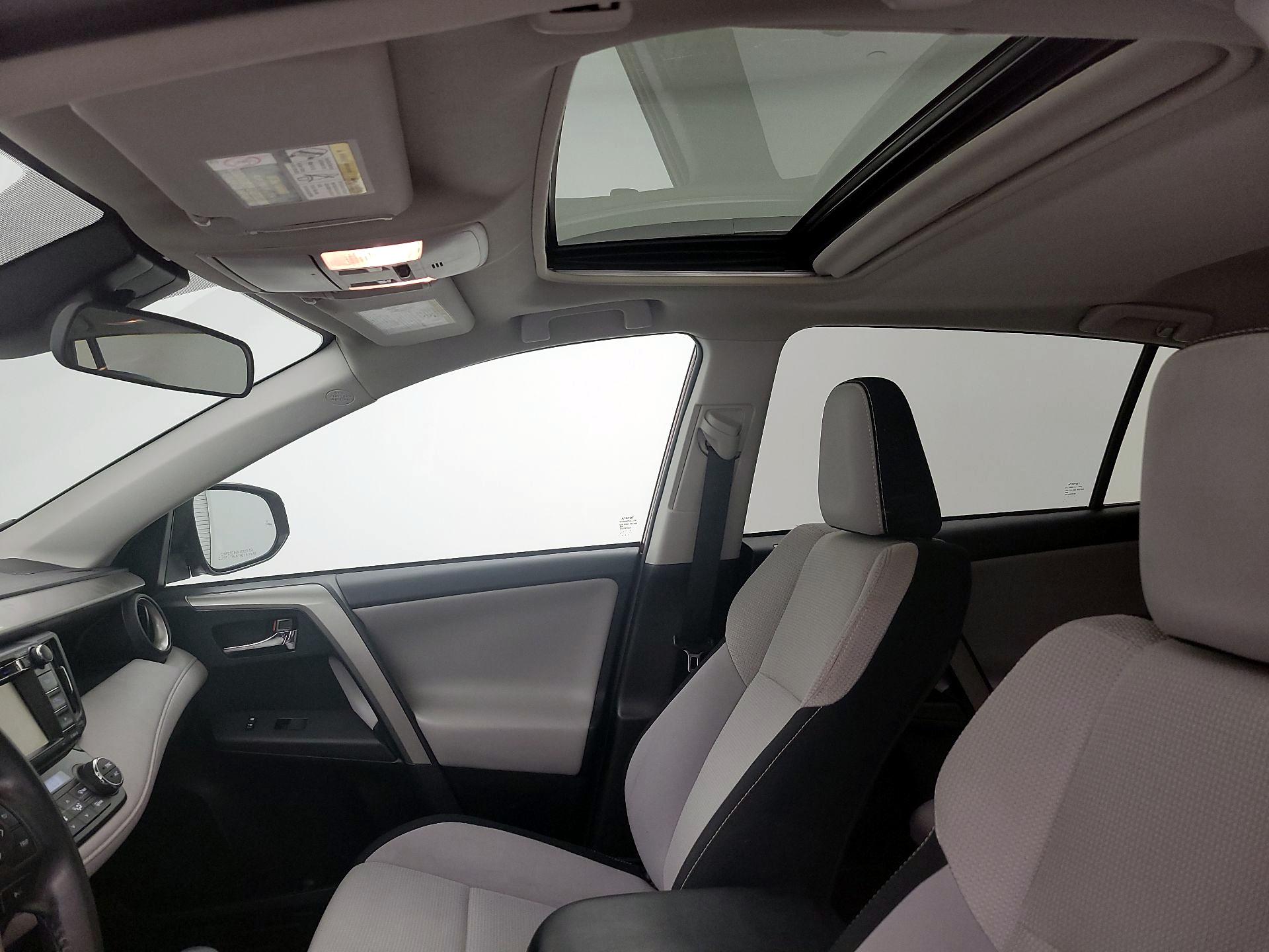 Thumbnail: 2018 Toyota RAV4 - 19