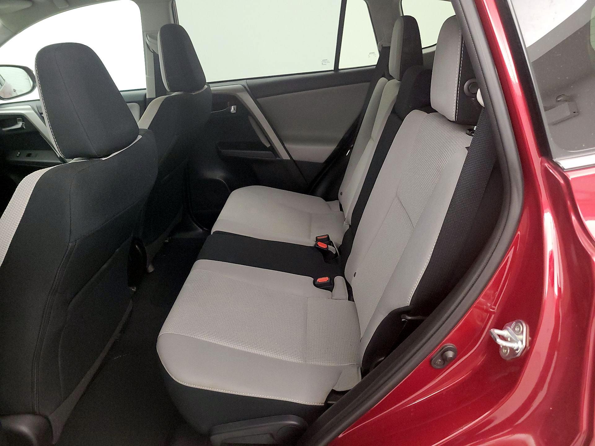 Thumbnail: 2018 Toyota RAV4 - 20