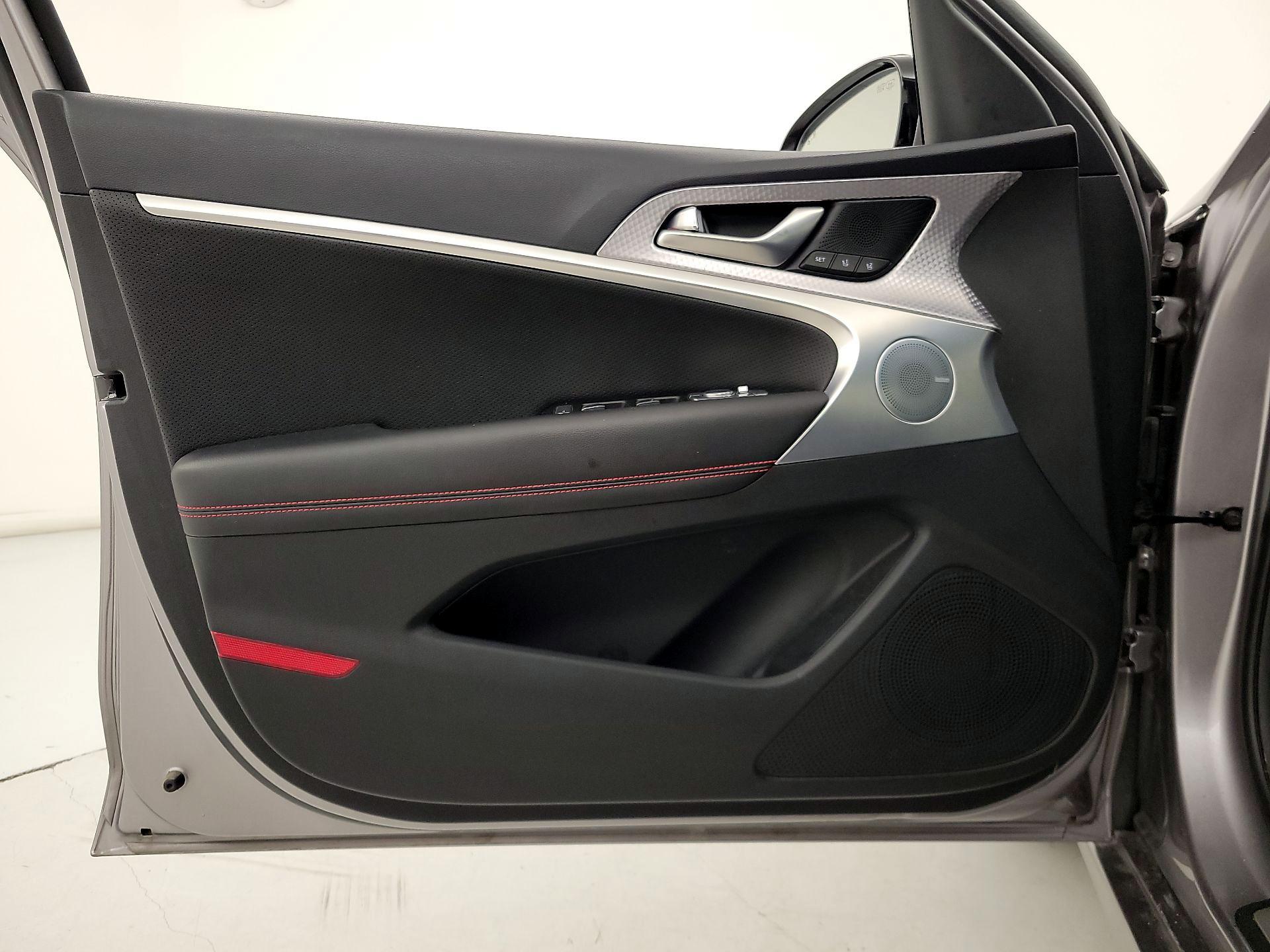 Thumbnail: 2022 Genesis G70 - 12