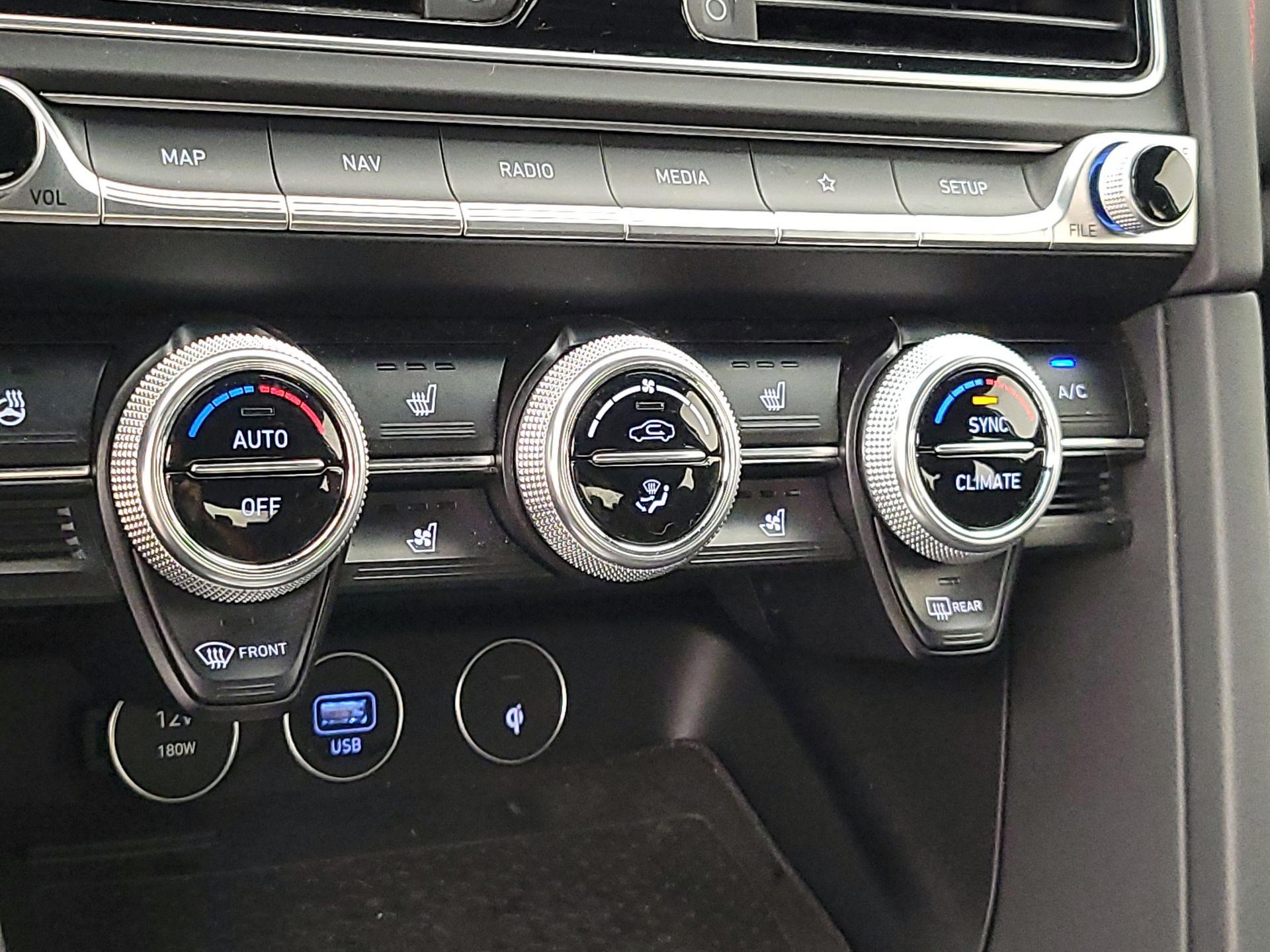 Thumbnail: 2022 Genesis G70 - 17