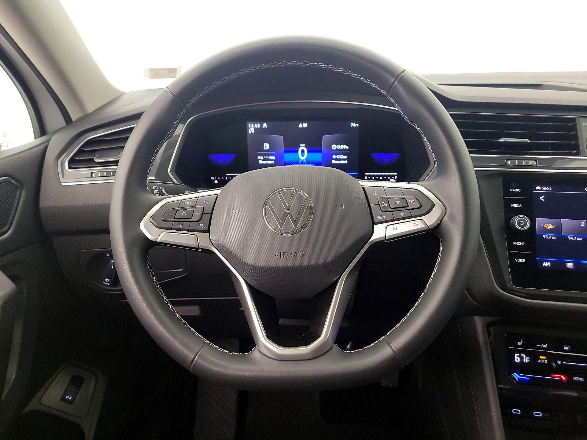 Thumbnail: 2022 Volkswagen Tiguan - 10