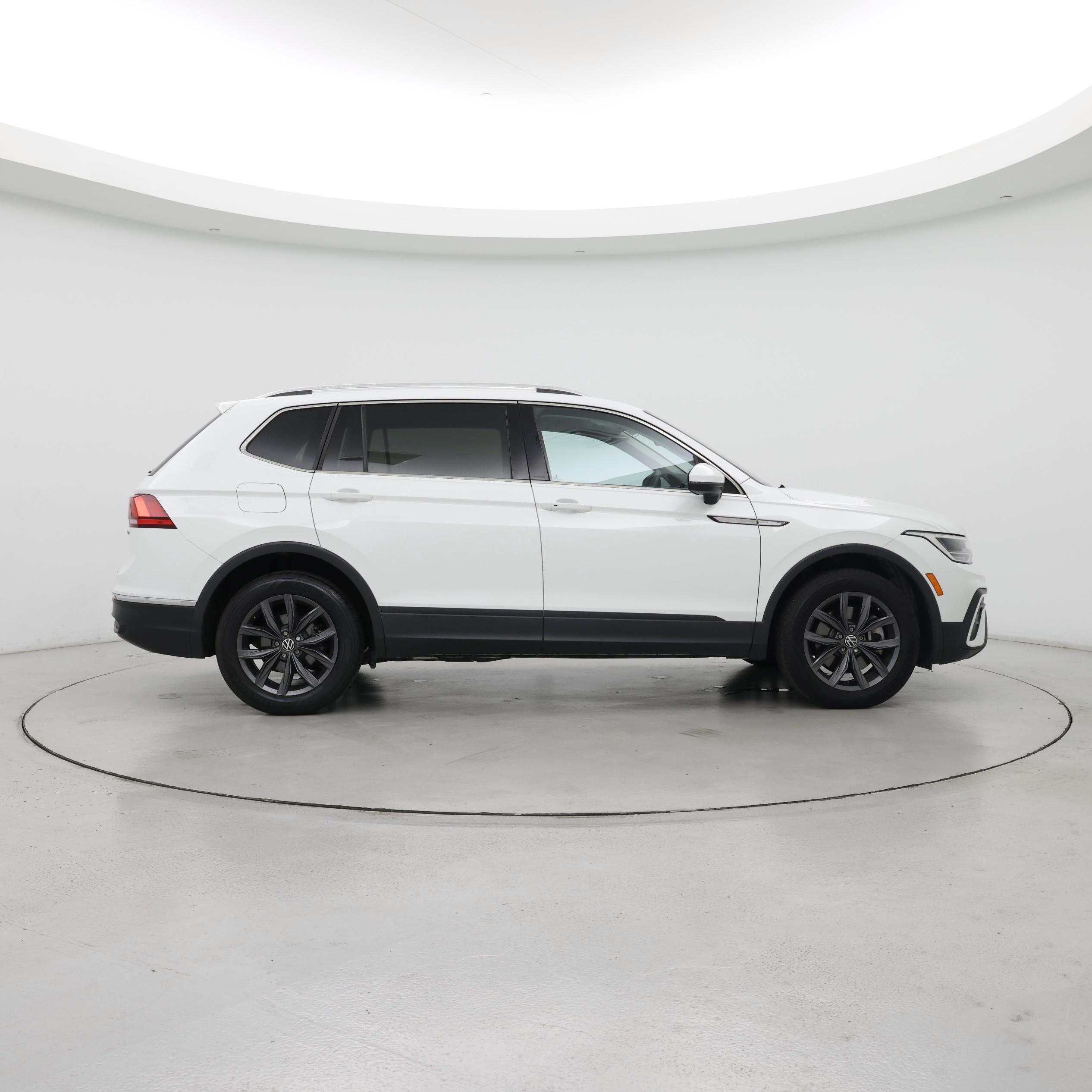 Thumbnail: 2022 Volkswagen Tiguan - 7