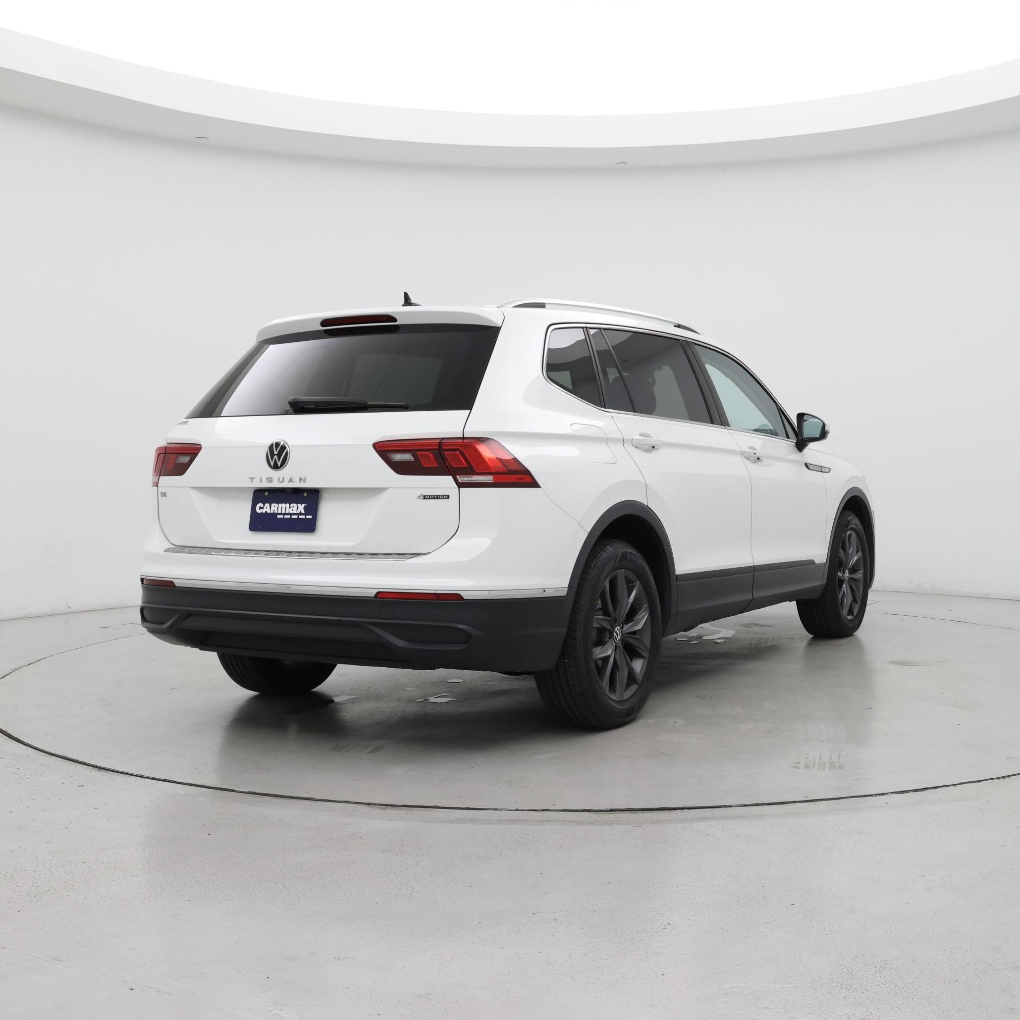 Thumbnail: 2022 Volkswagen Tiguan - 8
