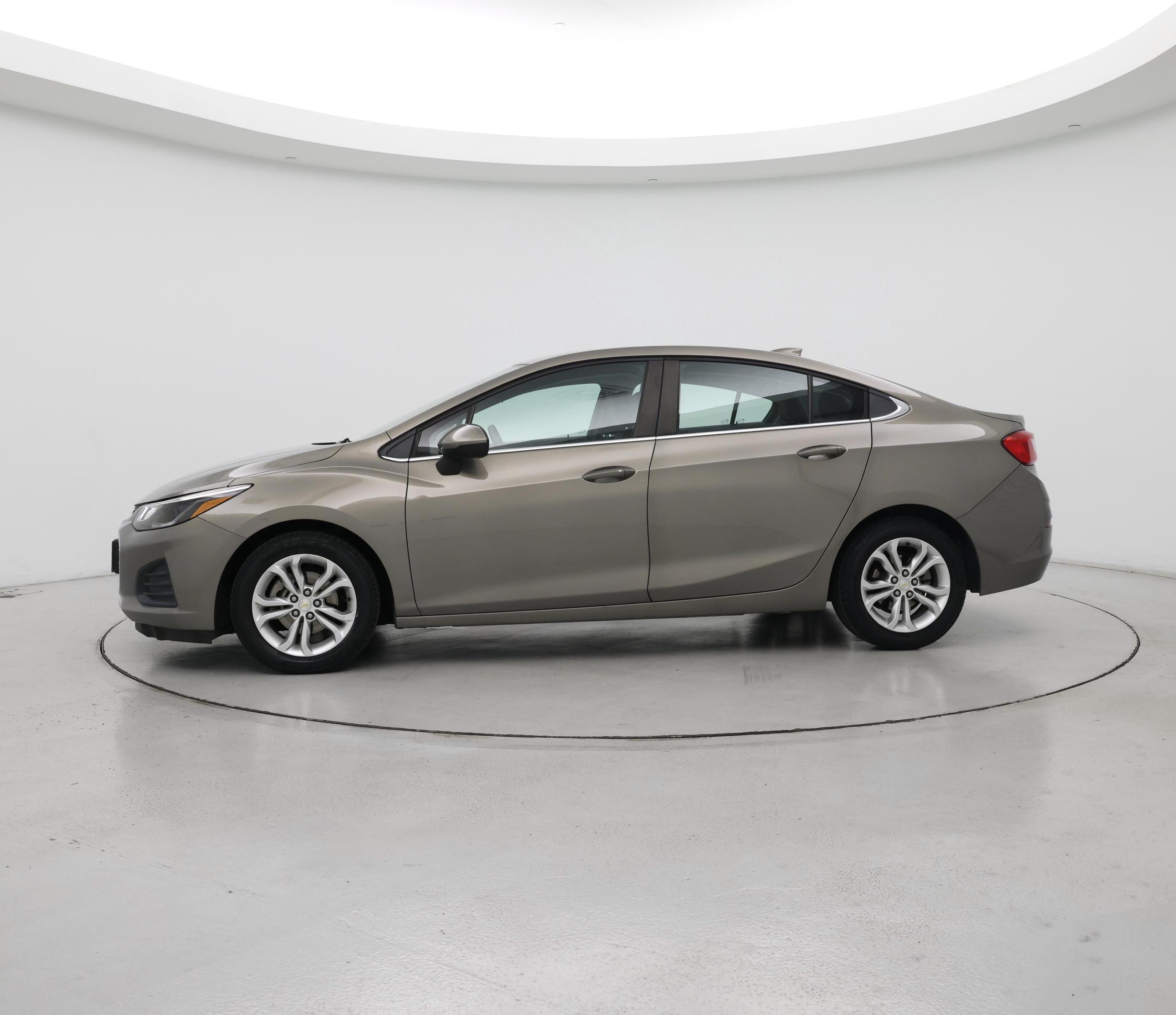 Thumbnail: 2019 Chevrolet Cruze - 3