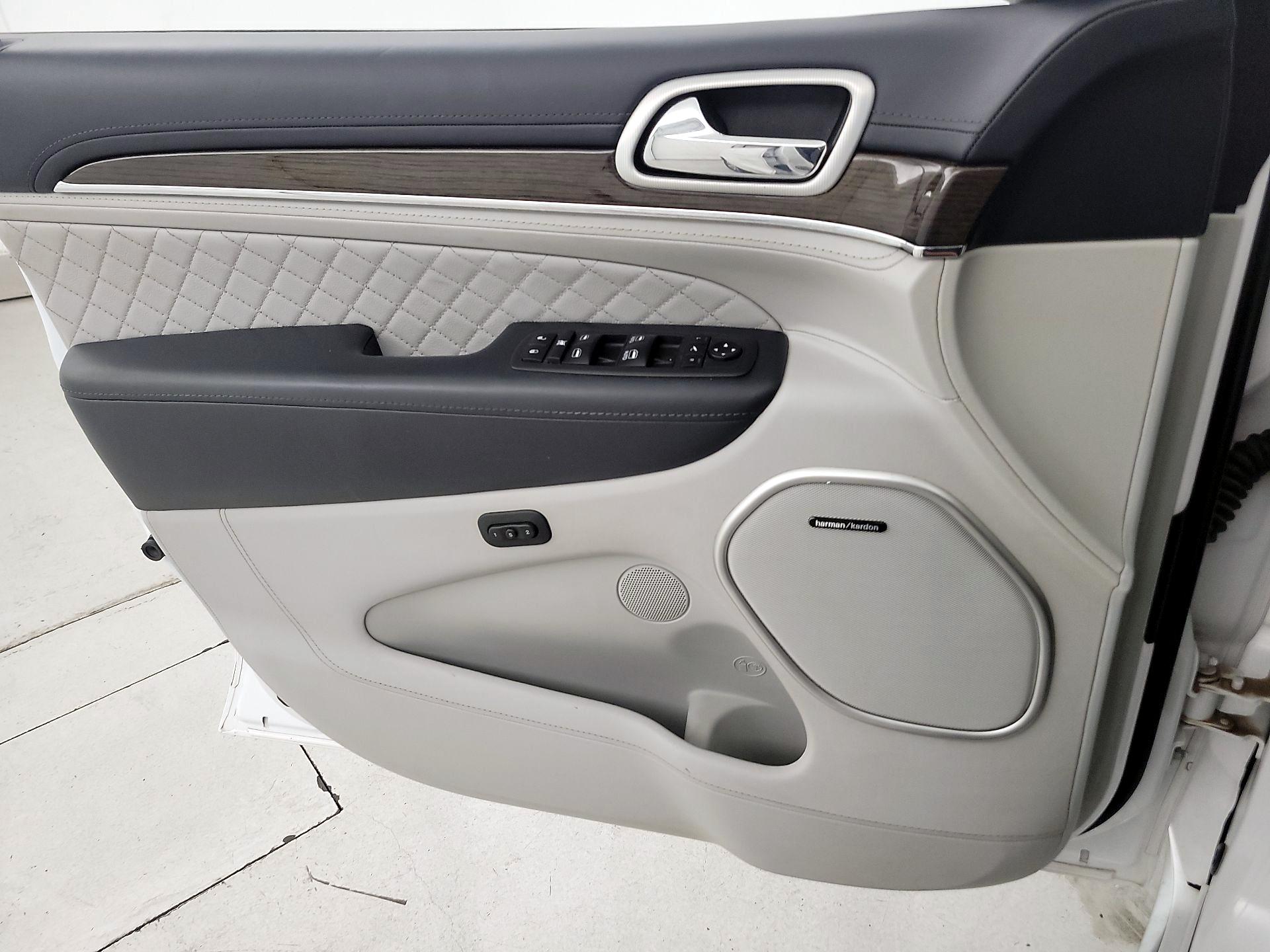 Thumbnail: 2018 Jeep Grand Cherokee - 12