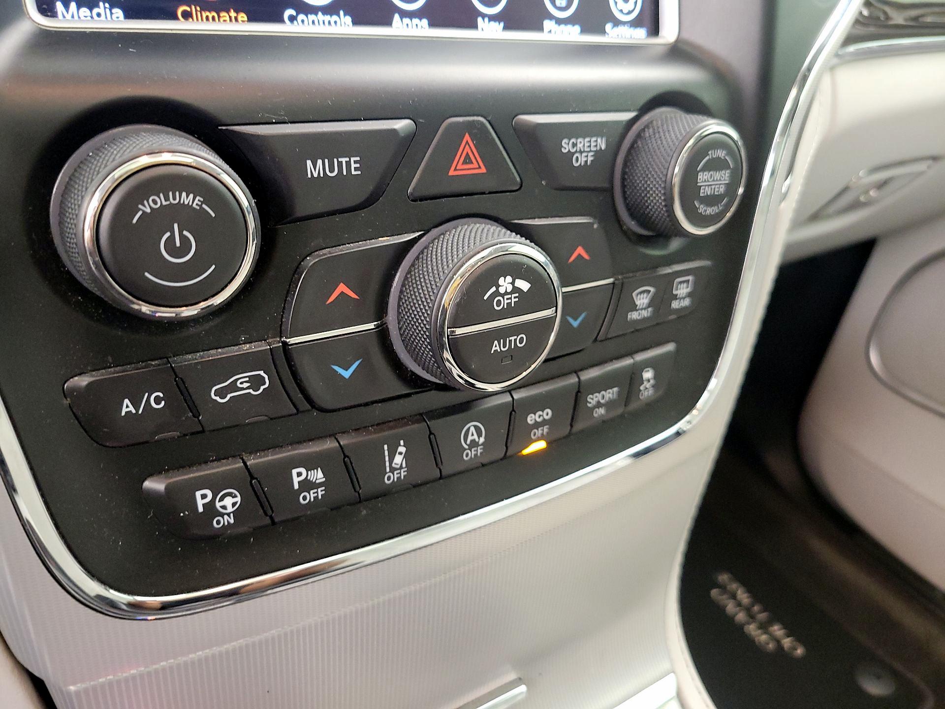 Thumbnail: 2018 Jeep Grand Cherokee - 16