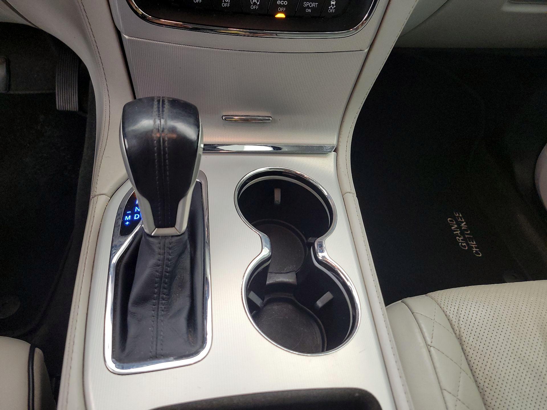 Thumbnail: 2018 Jeep Grand Cherokee - 17