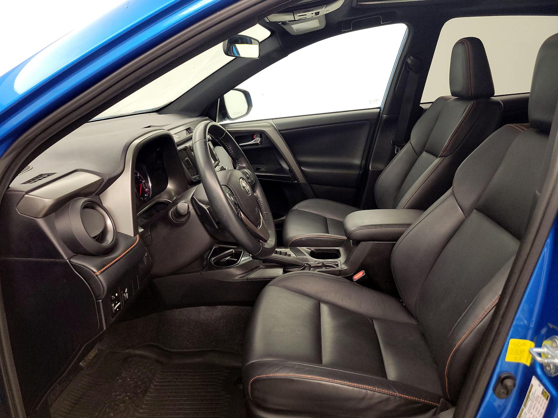 Thumbnail: 2016 Toyota RAV4 - 11