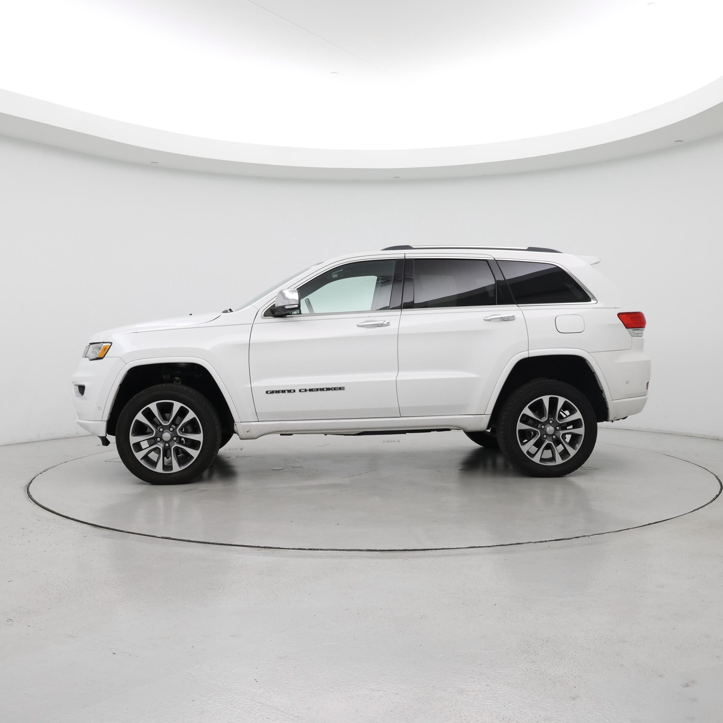 Thumbnail: 2017 Jeep Grand Cherokee - 3