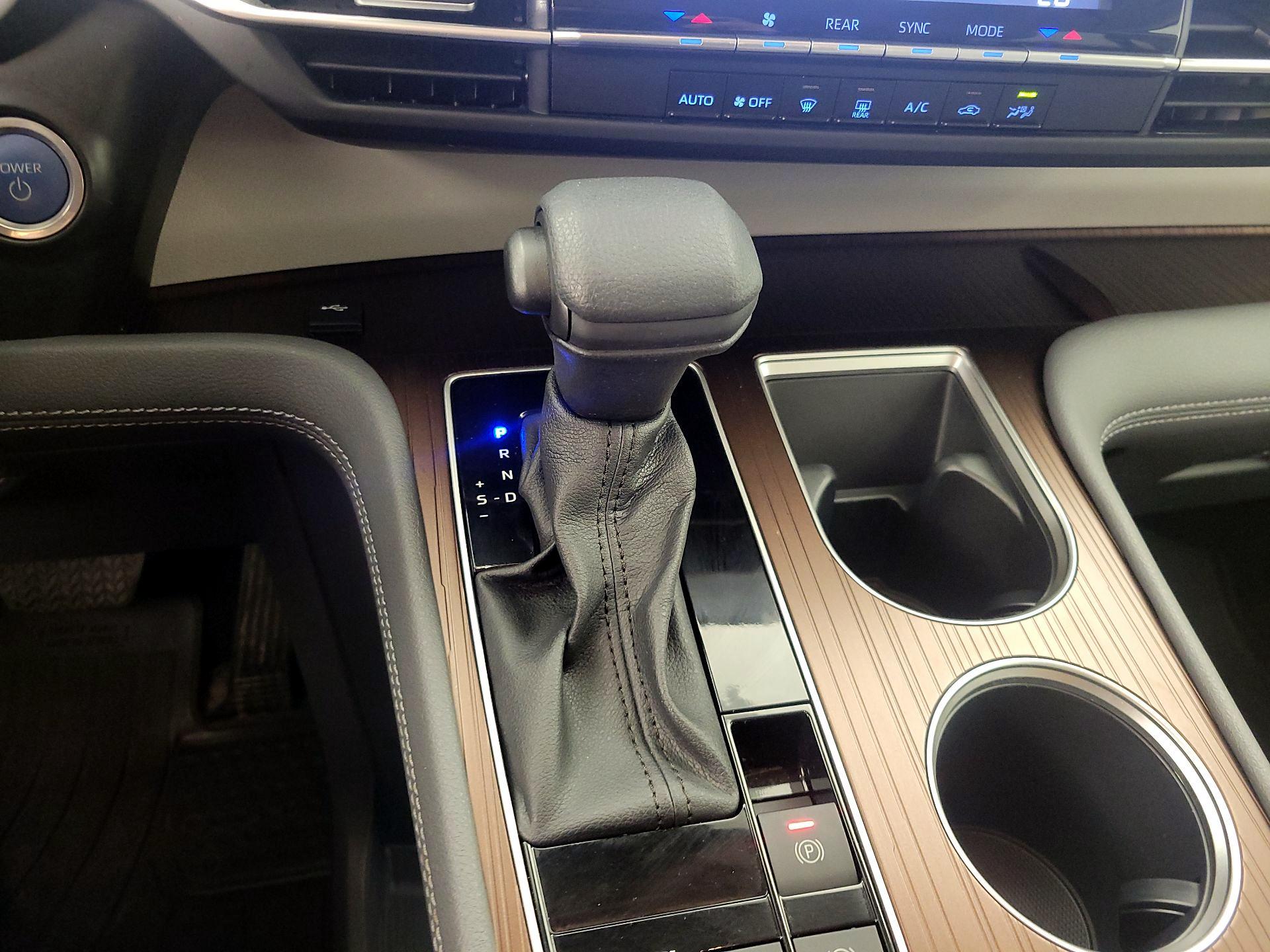 Thumbnail: 2023 Toyota Sienna - 17