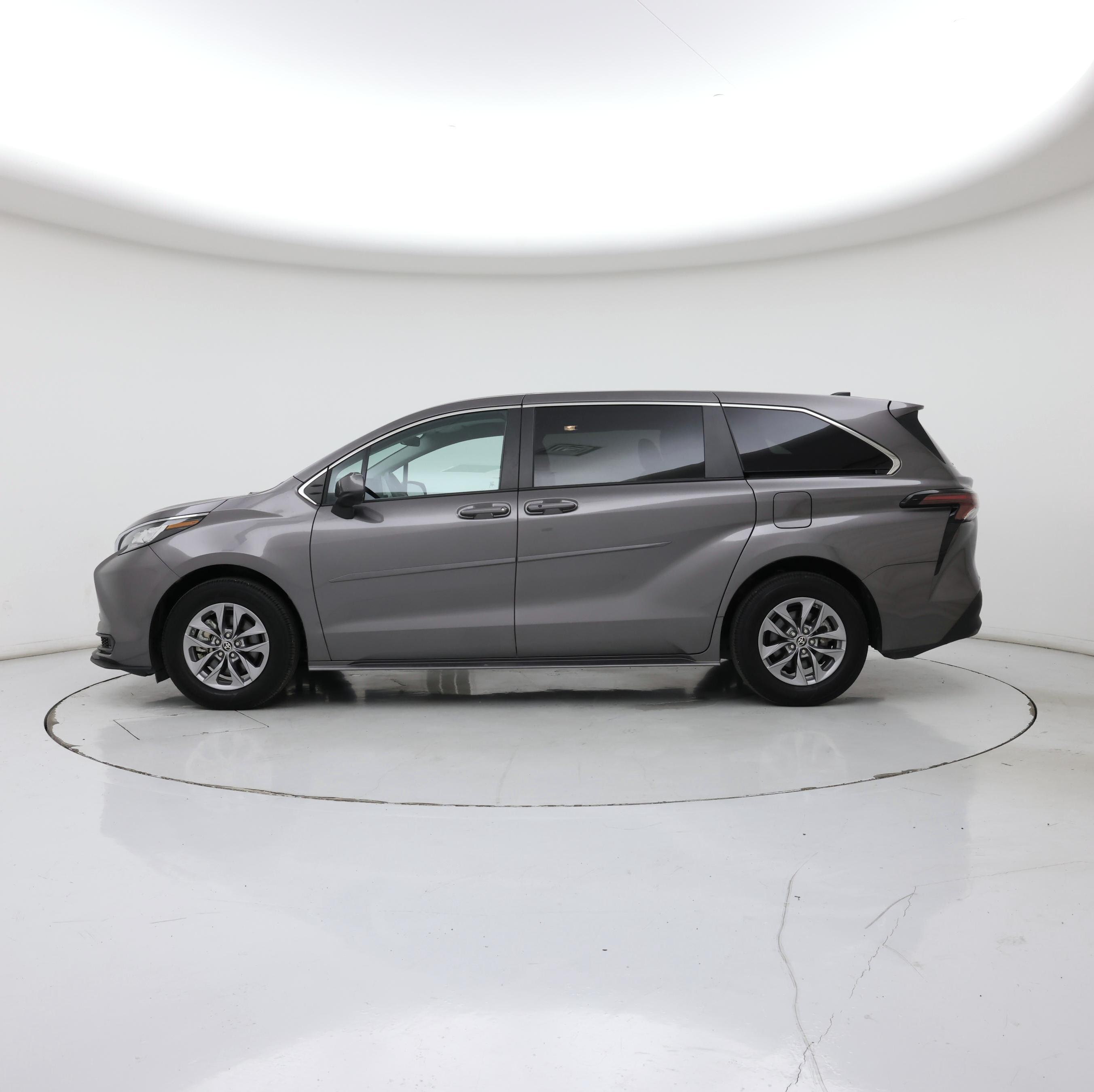 Thumbnail: 2023 Toyota Sienna - 3