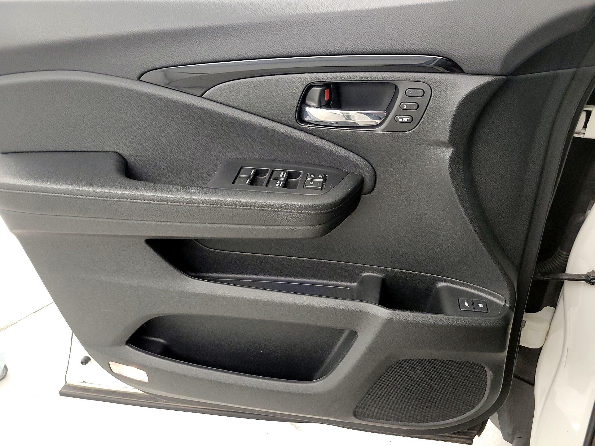 Thumbnail: 2019 Honda Pilot - 12