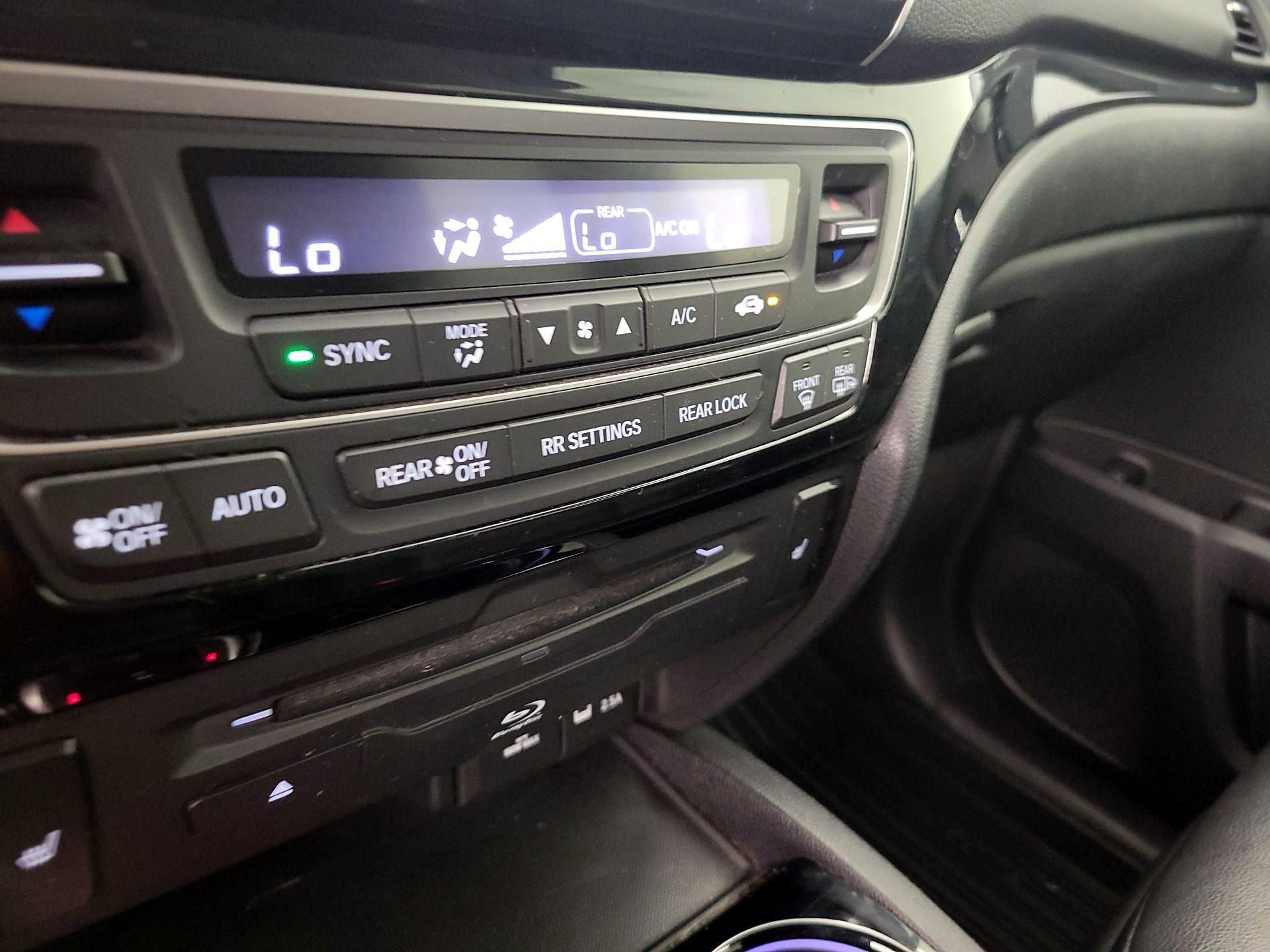 Thumbnail: 2019 Honda Pilot - 16