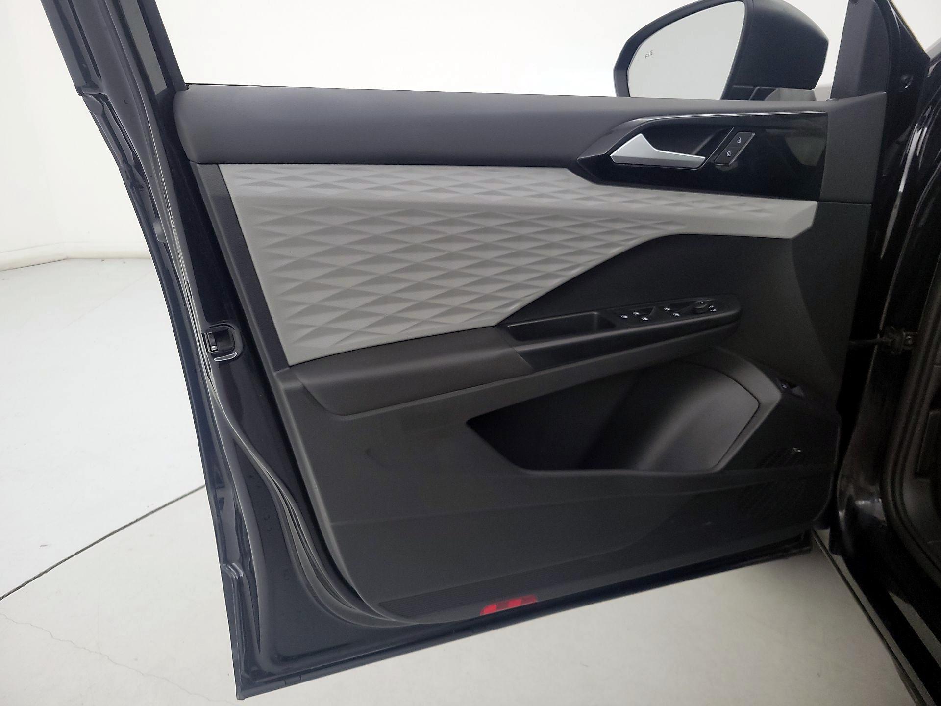 Thumbnail: 2022 Volkswagen Taos - 12