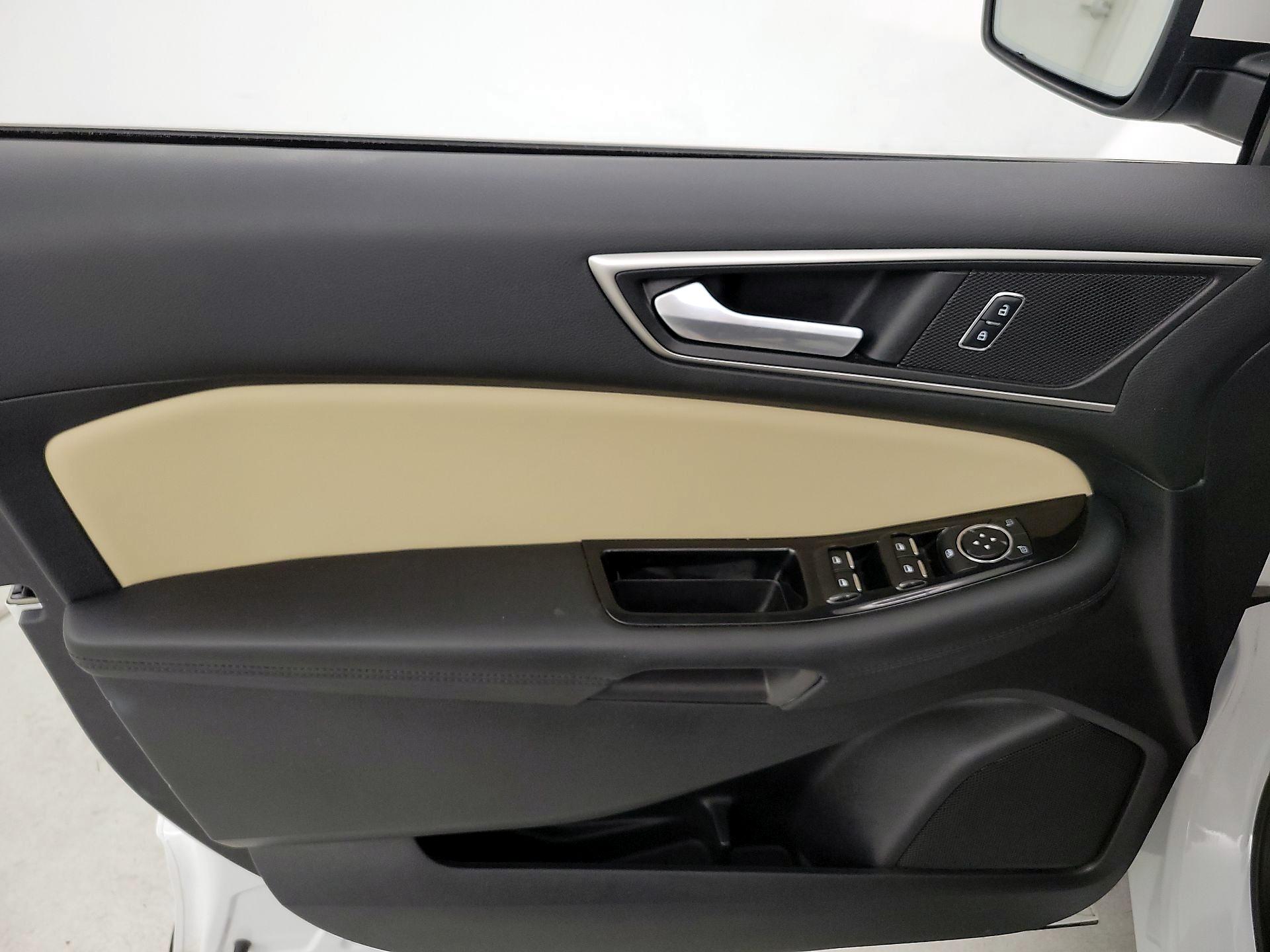 Thumbnail: 2016 Ford Edge - 12