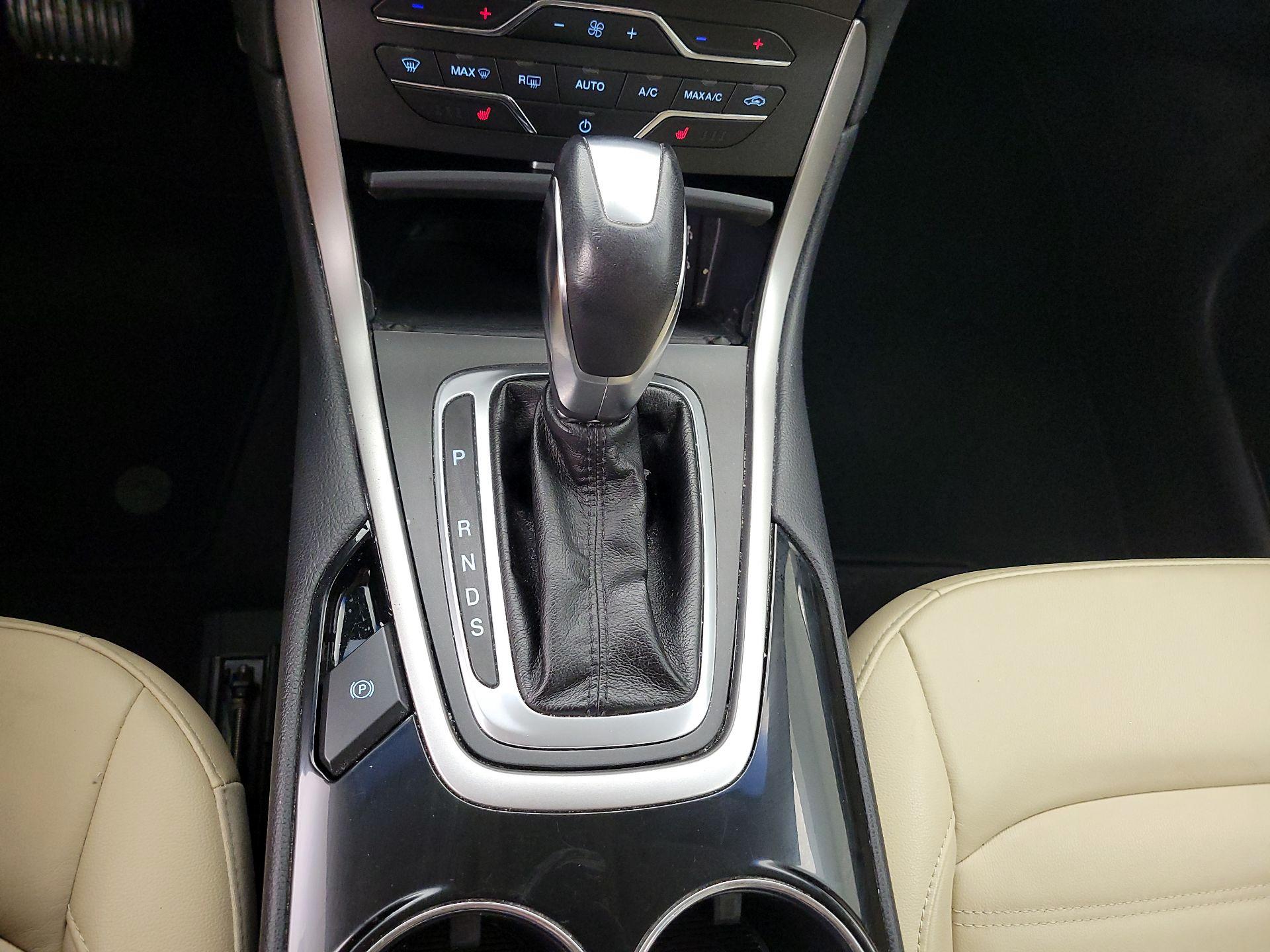 Thumbnail: 2016 Ford Edge - 18