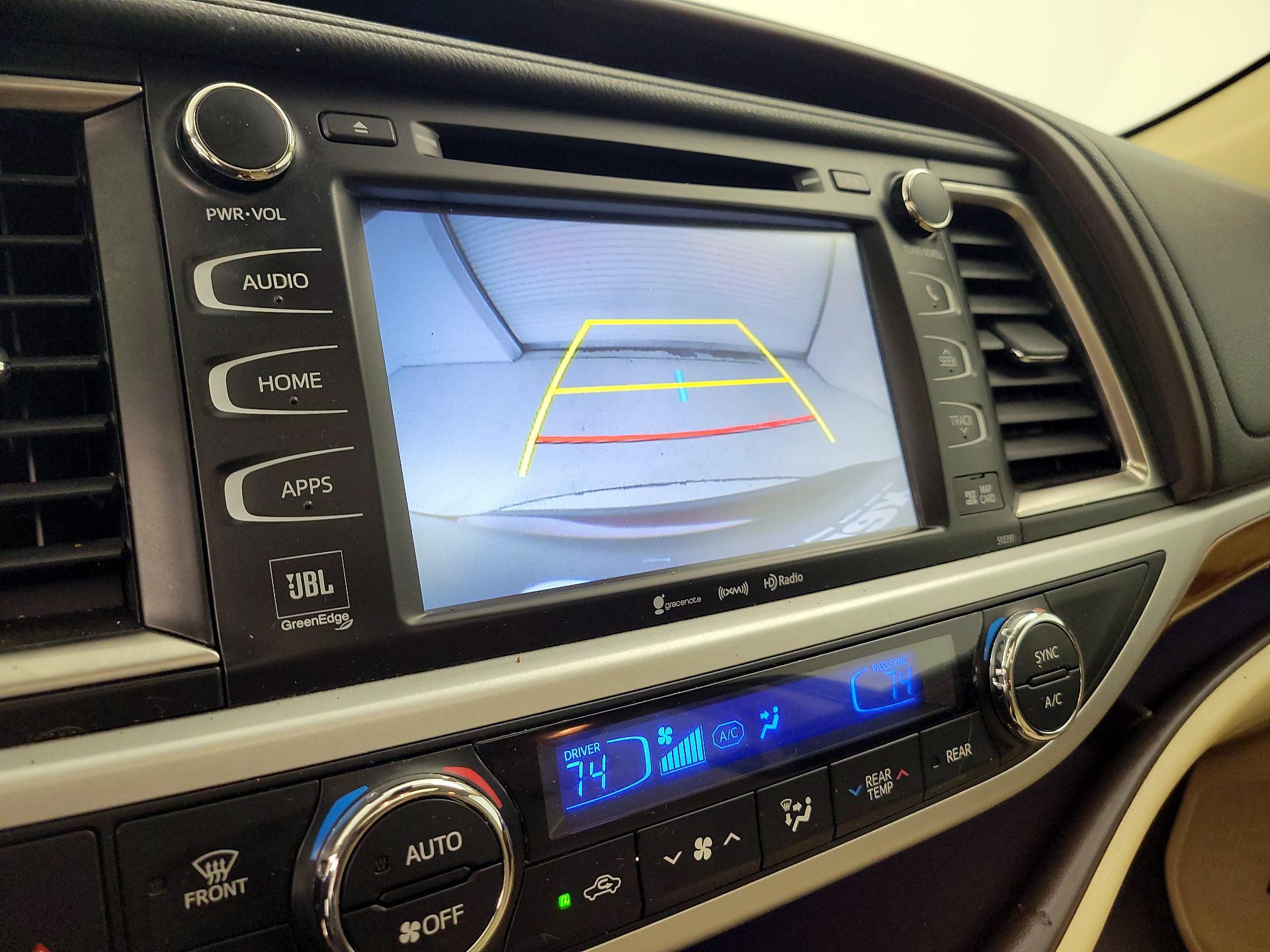 Thumbnail: 2019 Toyota Highlander - 14